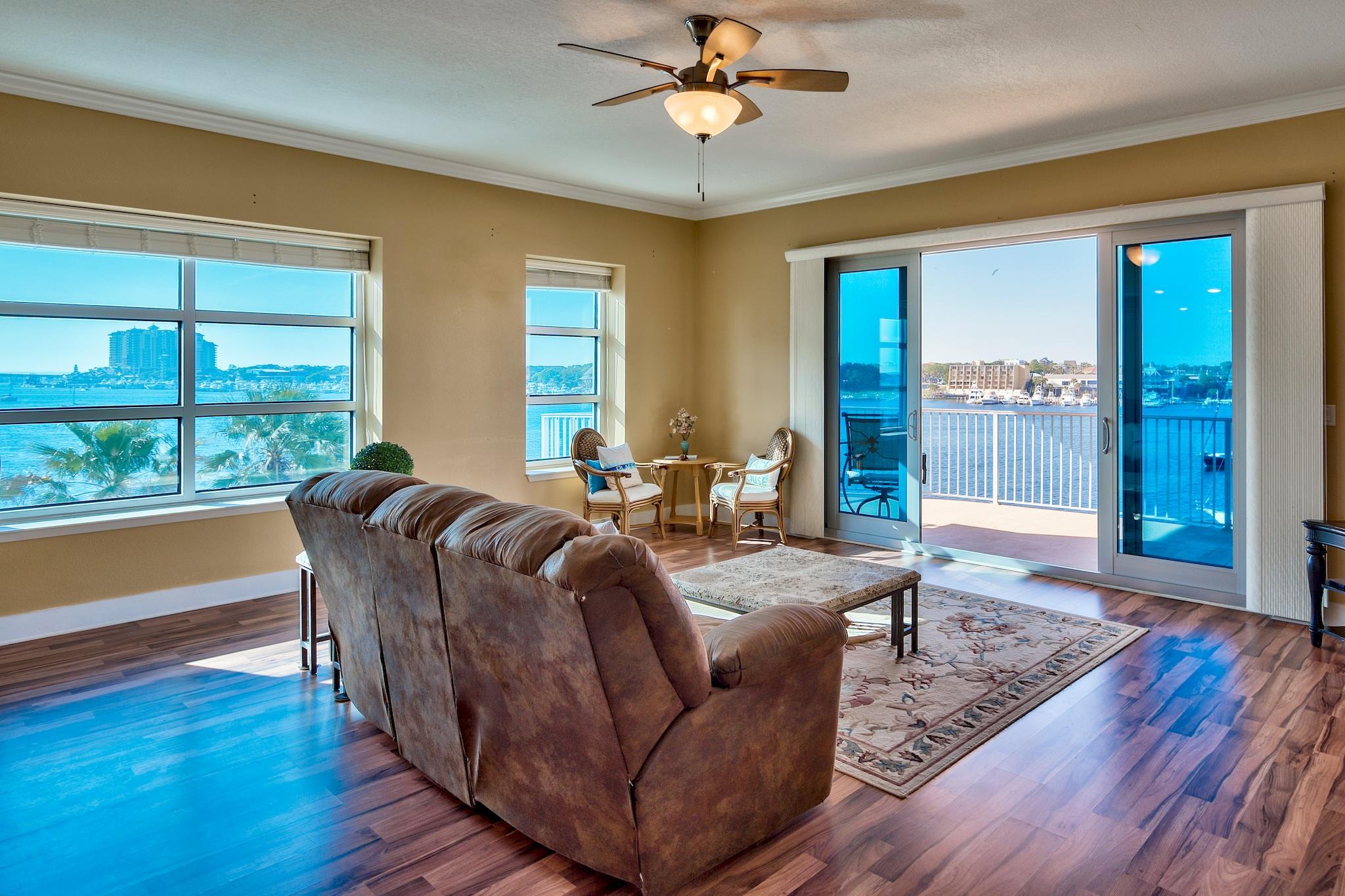 HARBOR LIGHTS - Residential