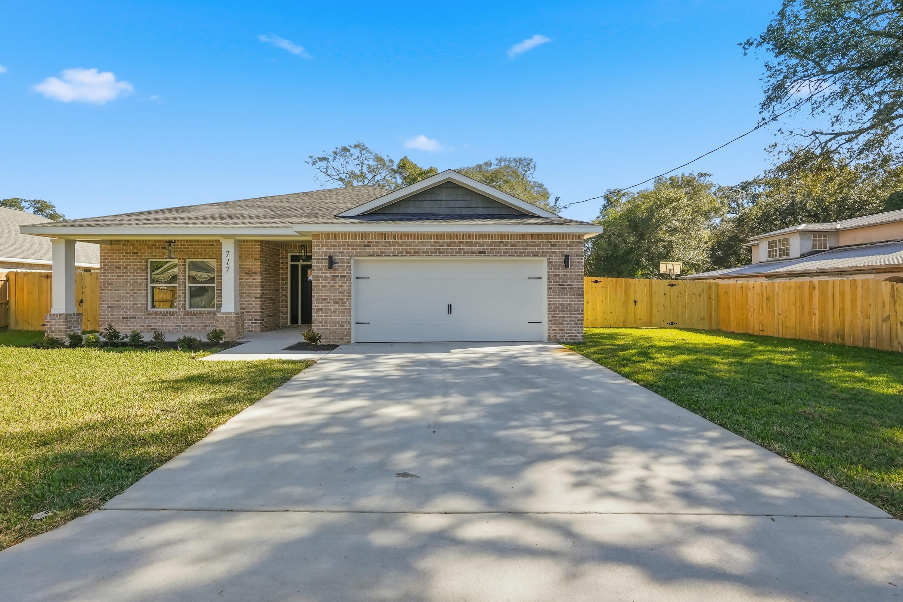 BEG NE COR OF SE1/4 W 1328.7 FT N 110 FT E 4 FT - Residential