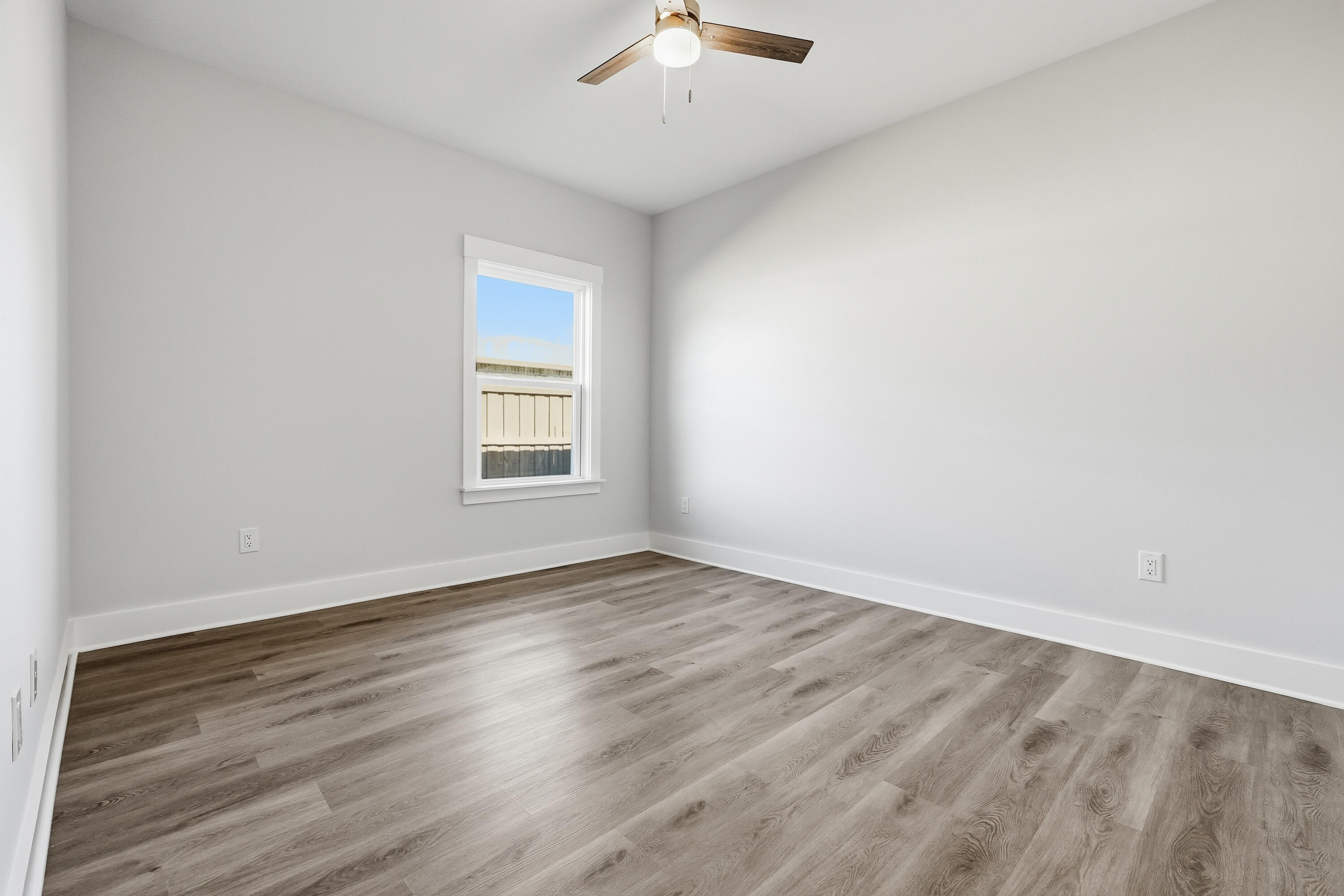 BEG NE COR OF SE1/4 W 1328.7 FT N 110 FT E 4 FT - Residential