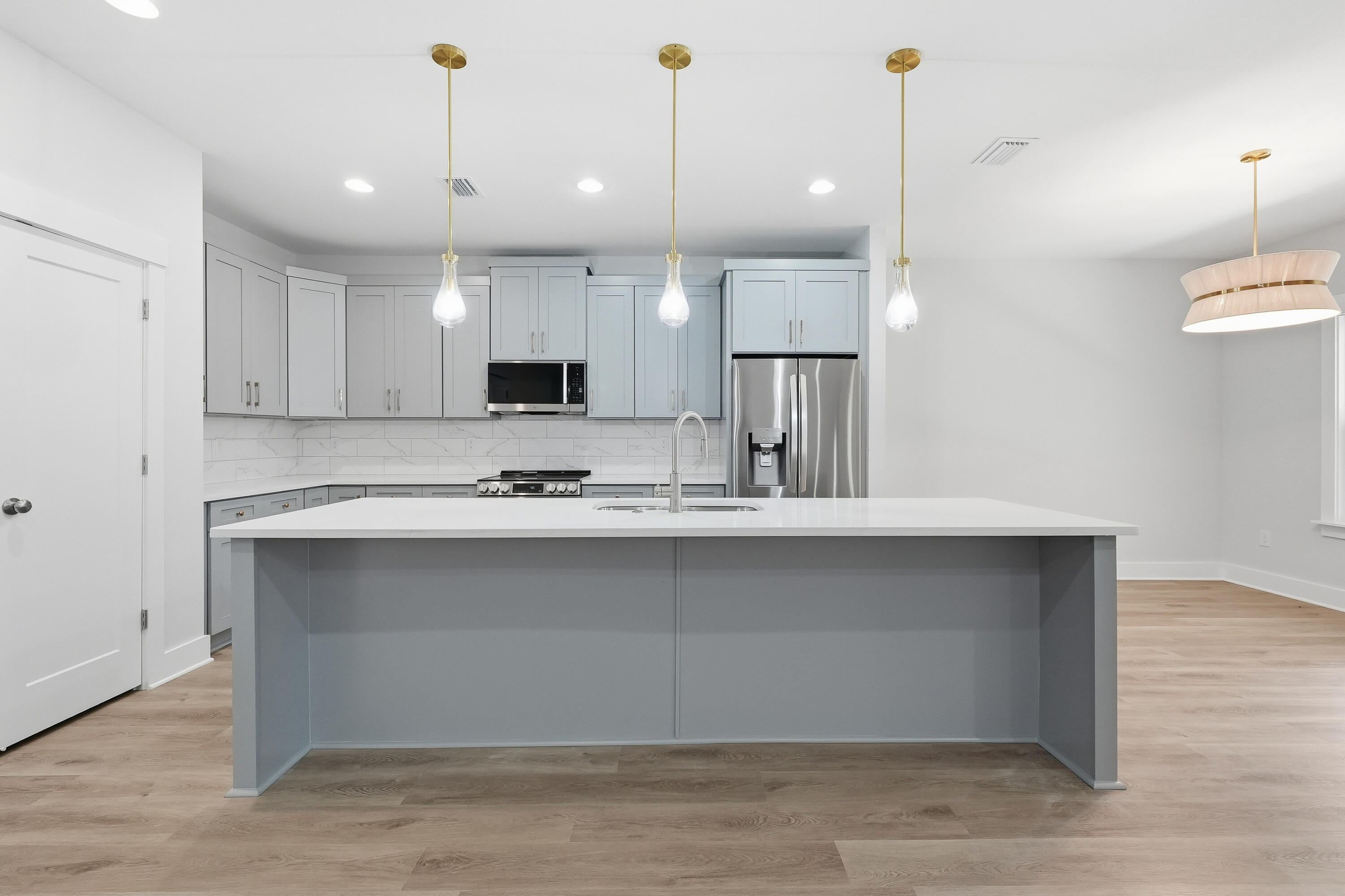 BEG NE COR OF SE1/4 W 1328.7 FT N 110 FT E 4 FT - Residential