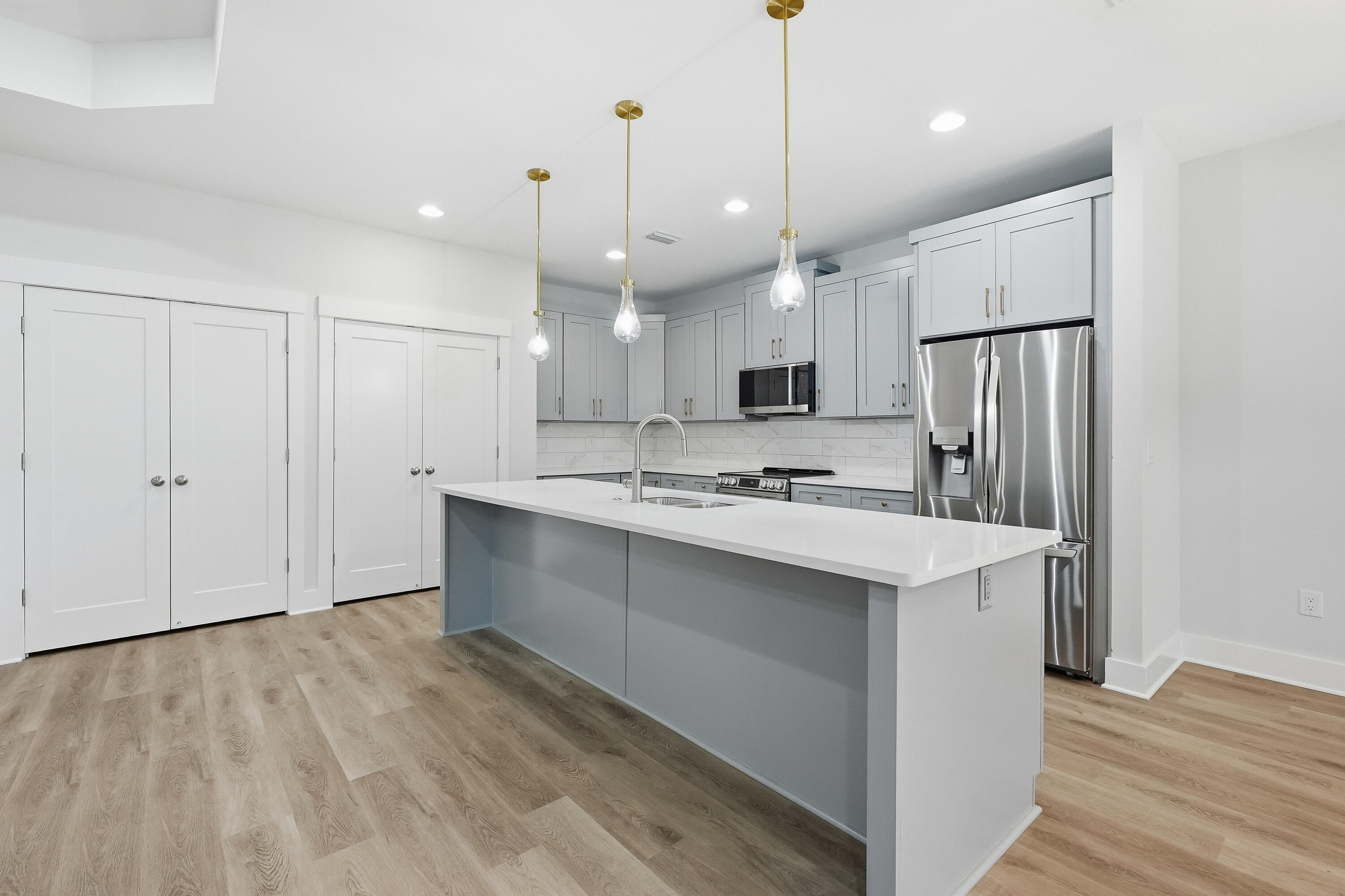 BEG NE COR OF SE1/4 W 1328.7 FT N 110 FT E 4 FT - Residential