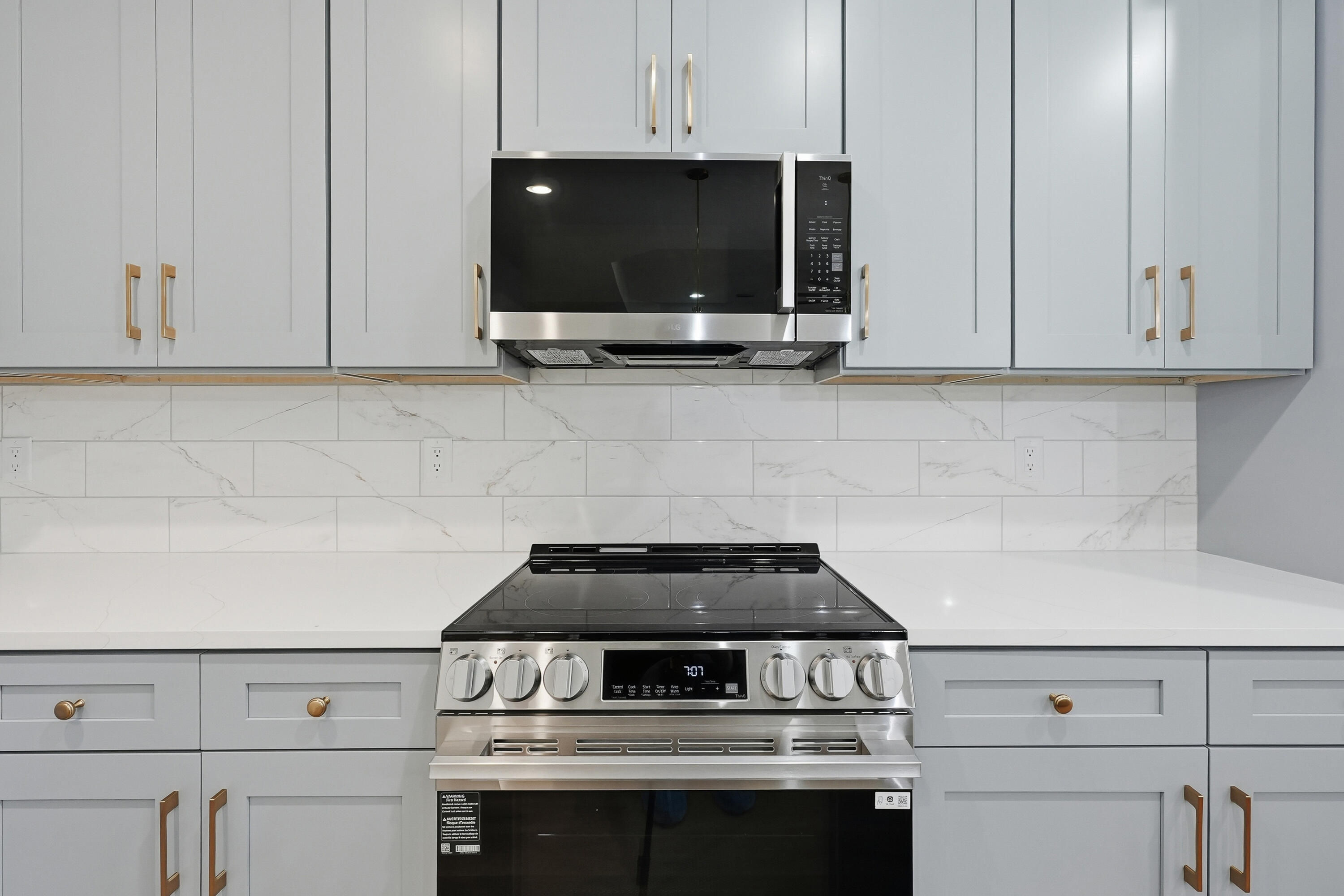 BEG NE COR OF SE1/4 W 1328.7 FT N 110 FT E 4 FT - Residential