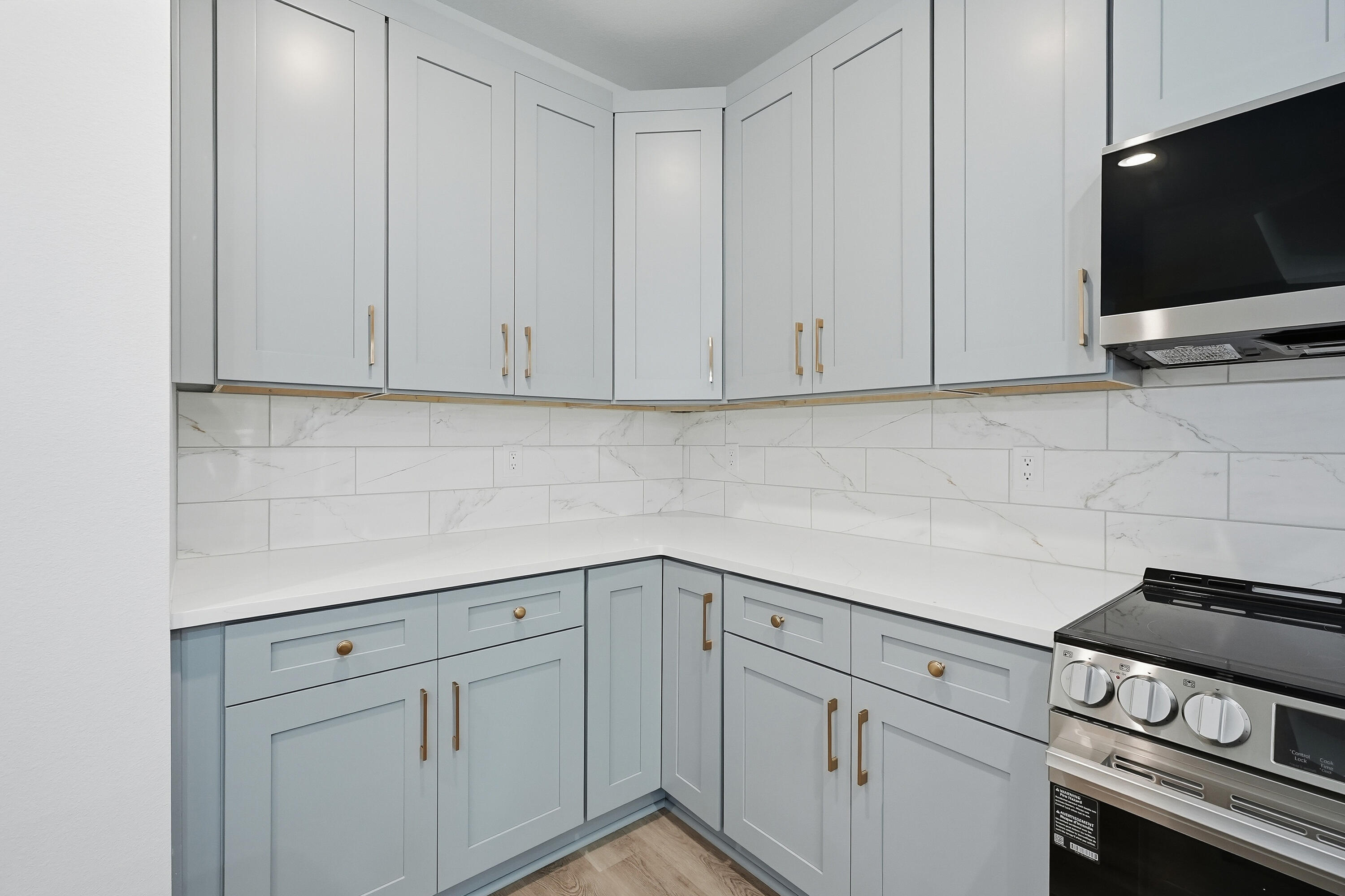 BEG NE COR OF SE1/4 W 1328.7 FT N 110 FT E 4 FT - Residential