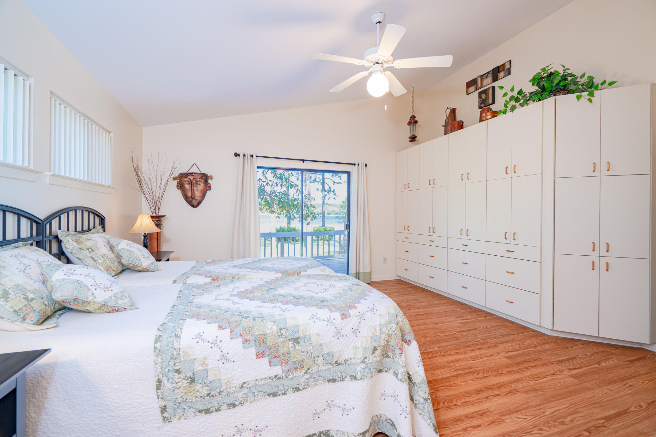 VALPARAISO SHORES - Residential