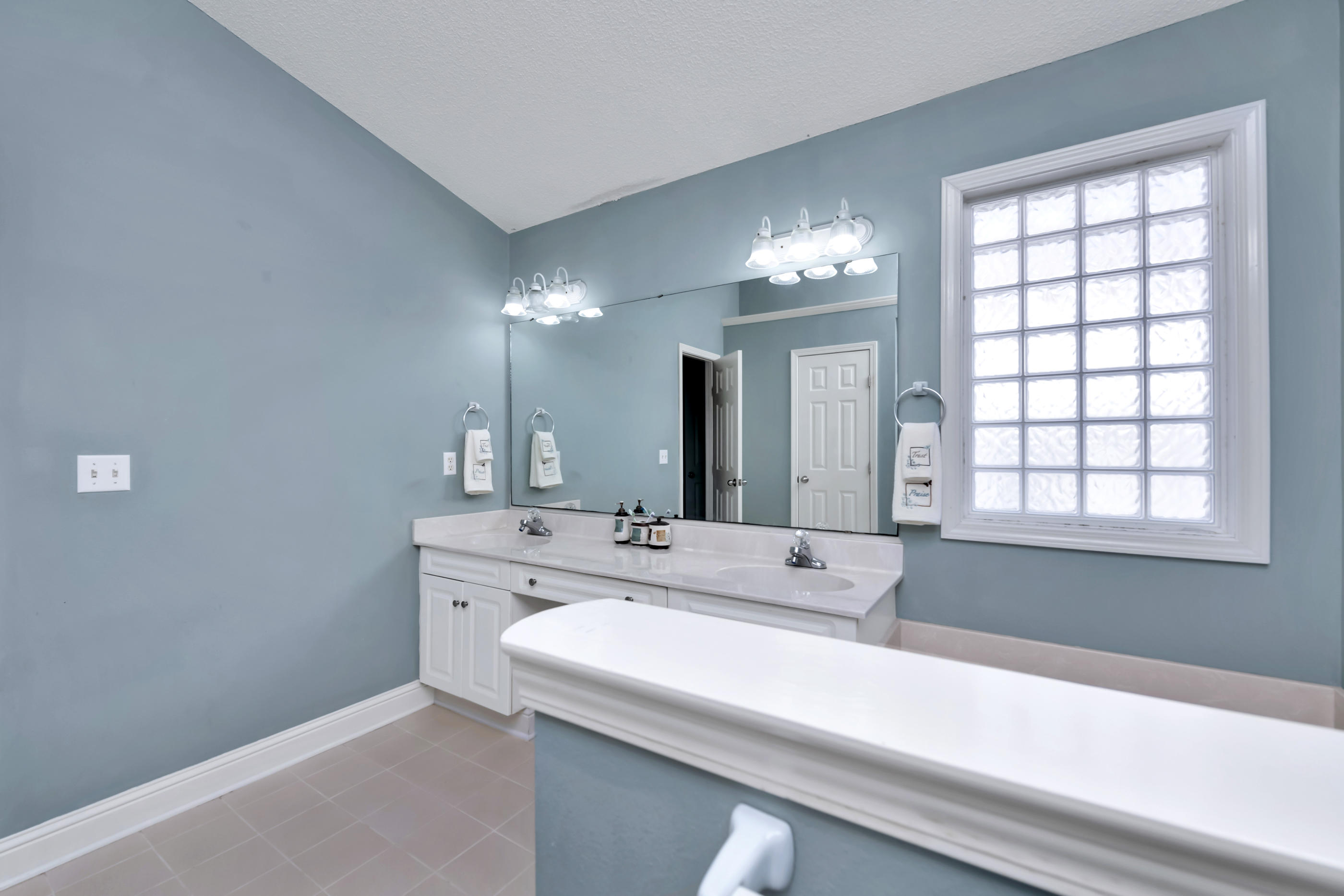 SHALIMAR OAKS - Residential