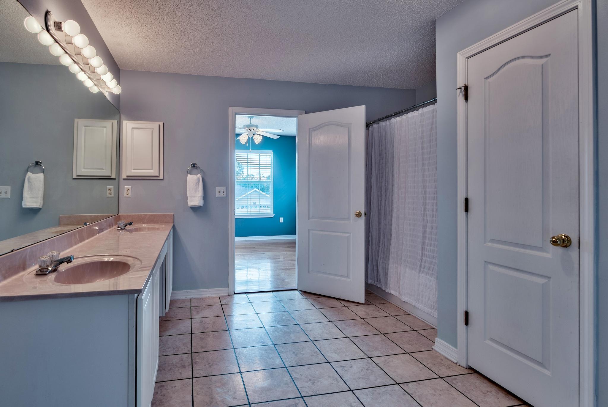 EMERALD LAKES PH 3 - Residential