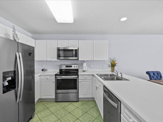 AMALFI COAST RESORT - Residential Lease