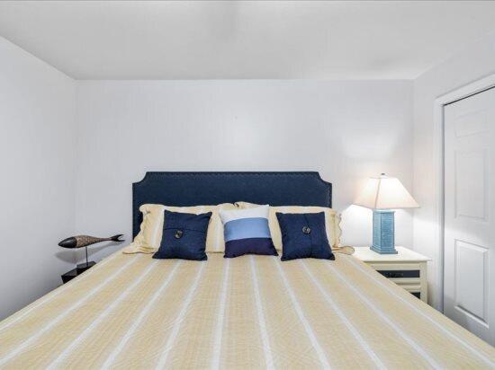 AMALFI COAST RESORT - Residential Lease