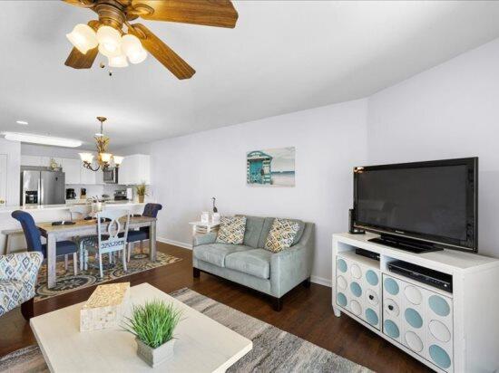 AMALFI COAST RESORT - Residential Lease