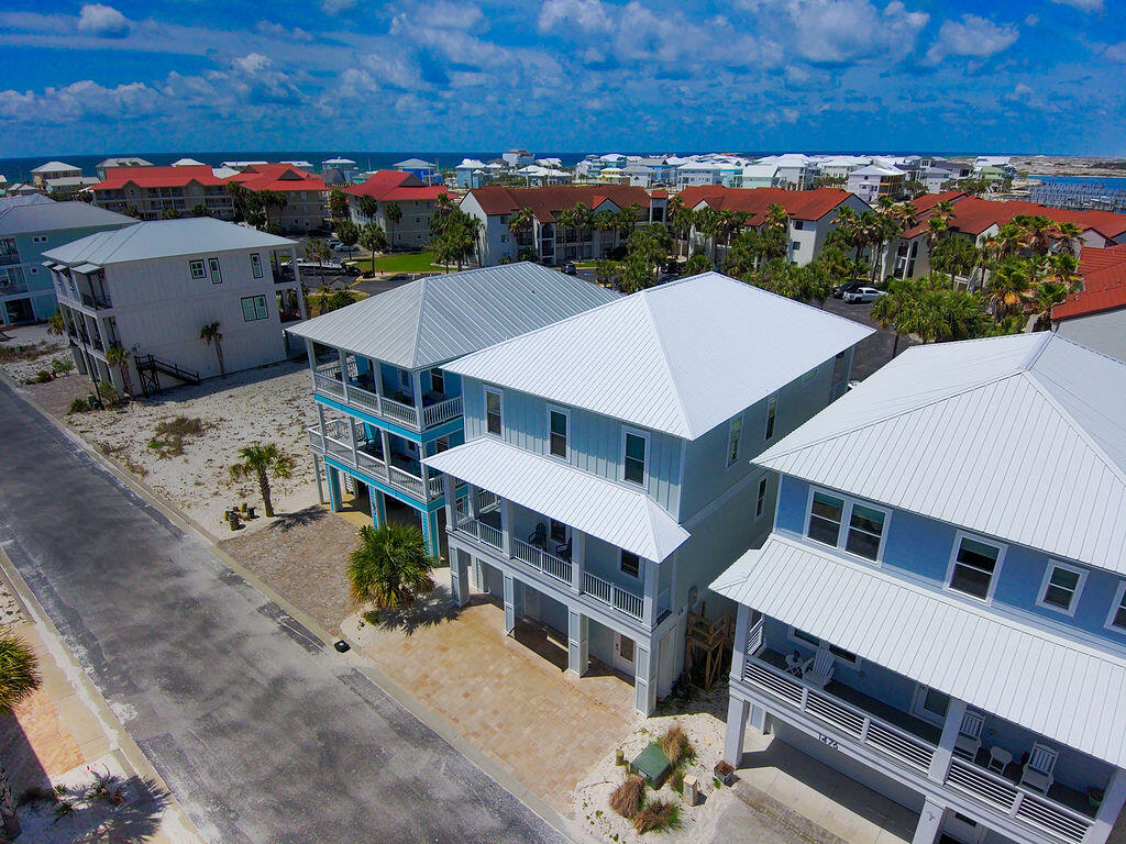 BY THE SEA - Residential