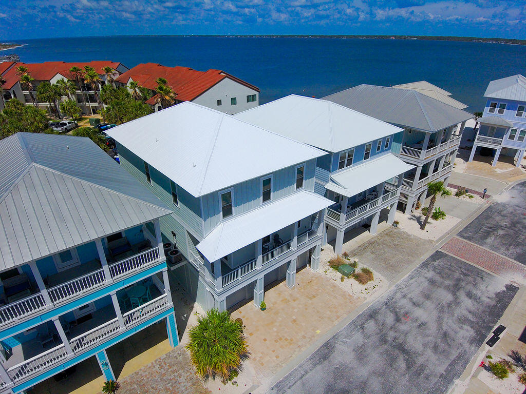 BY THE SEA - Residential