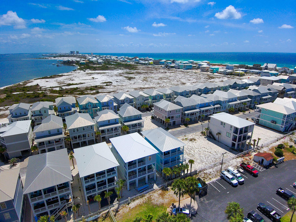 BY THE SEA - Residential