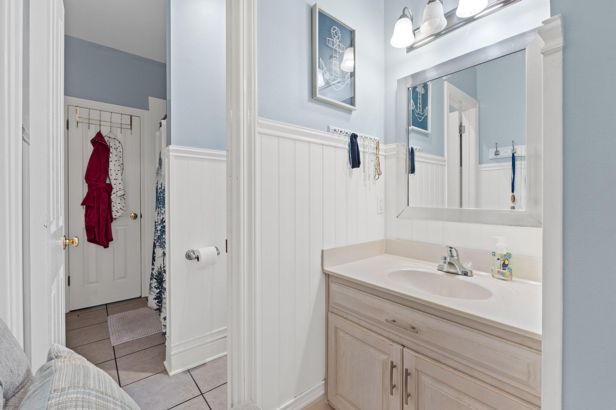 CRYSTAL SHORES - Residential