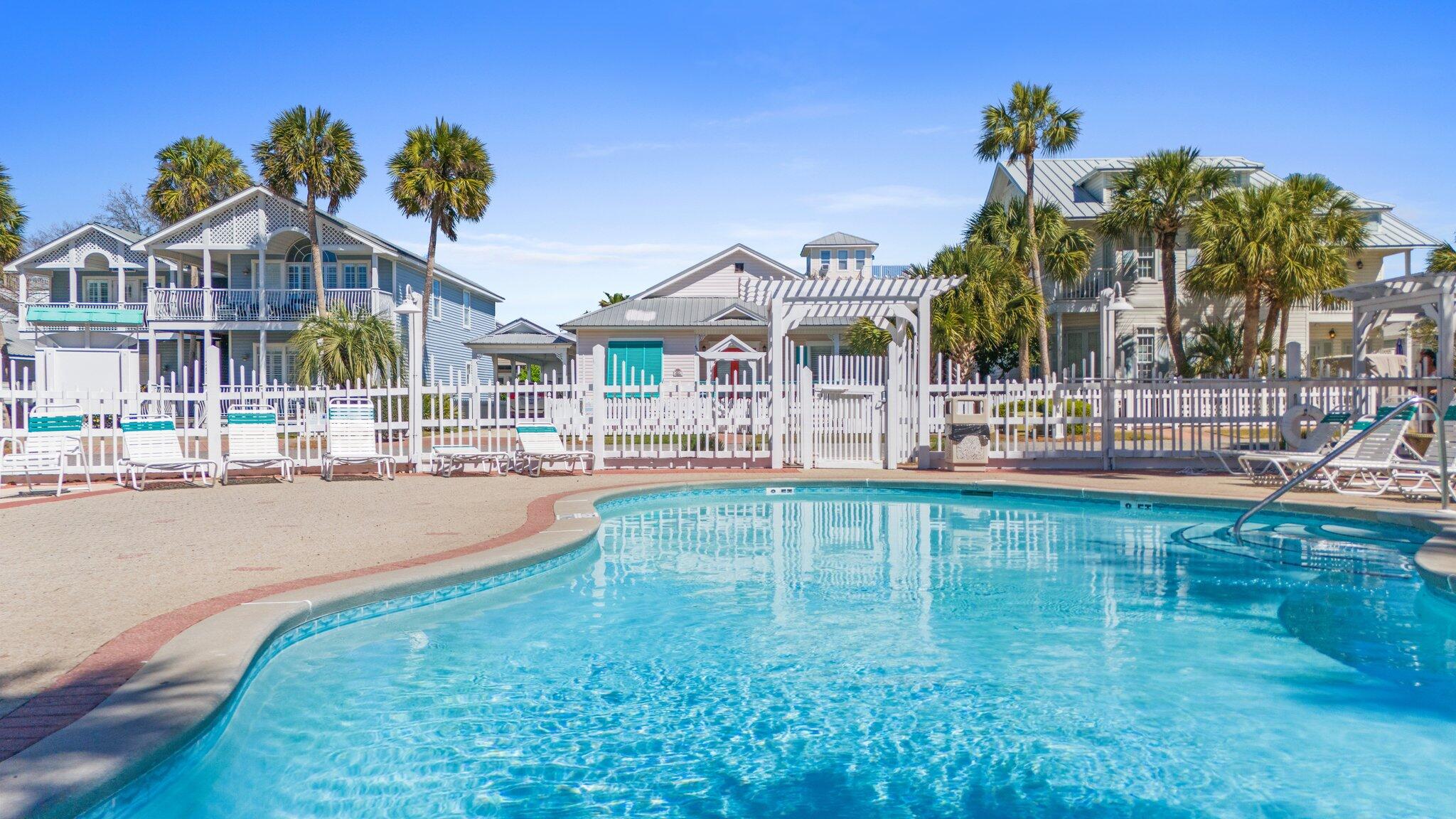 CRYSTAL SHORES - Residential