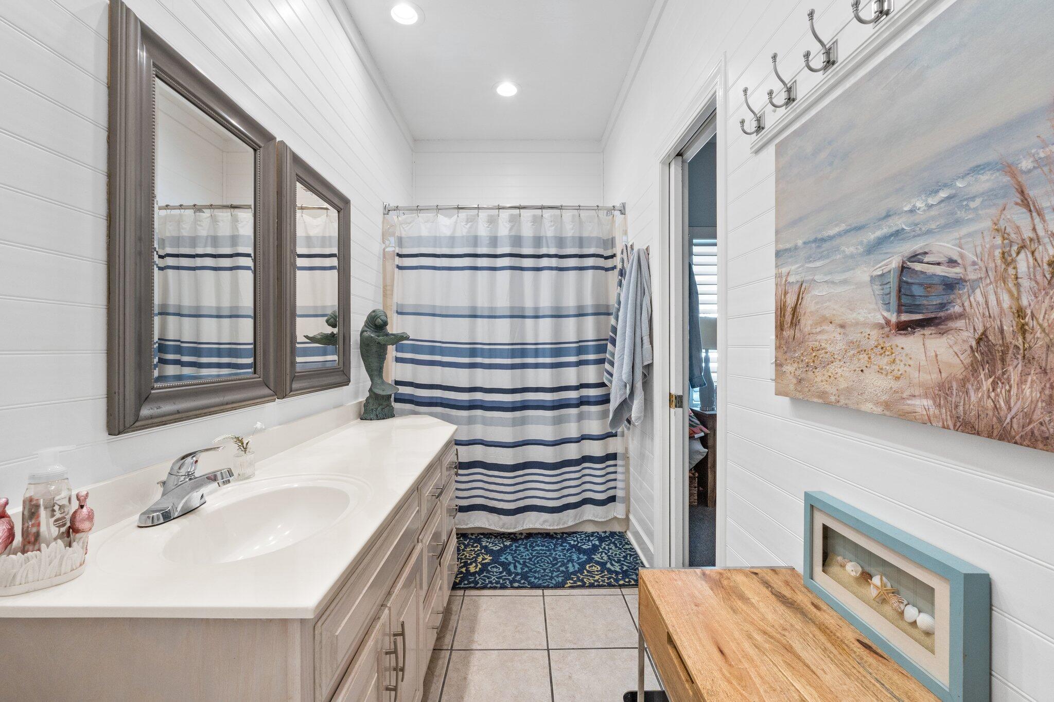 CRYSTAL SHORES - Residential