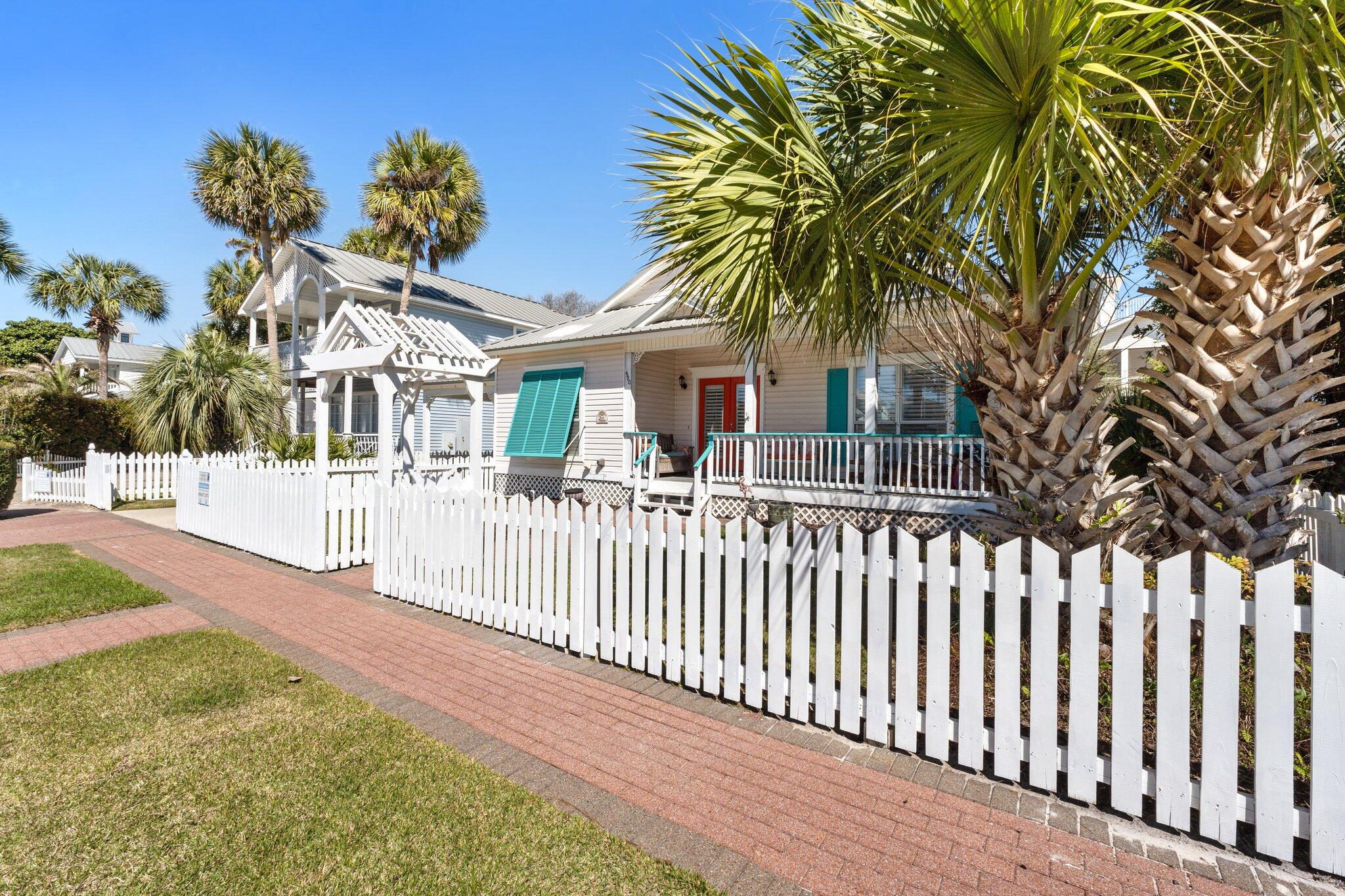 CRYSTAL SHORES - Residential
