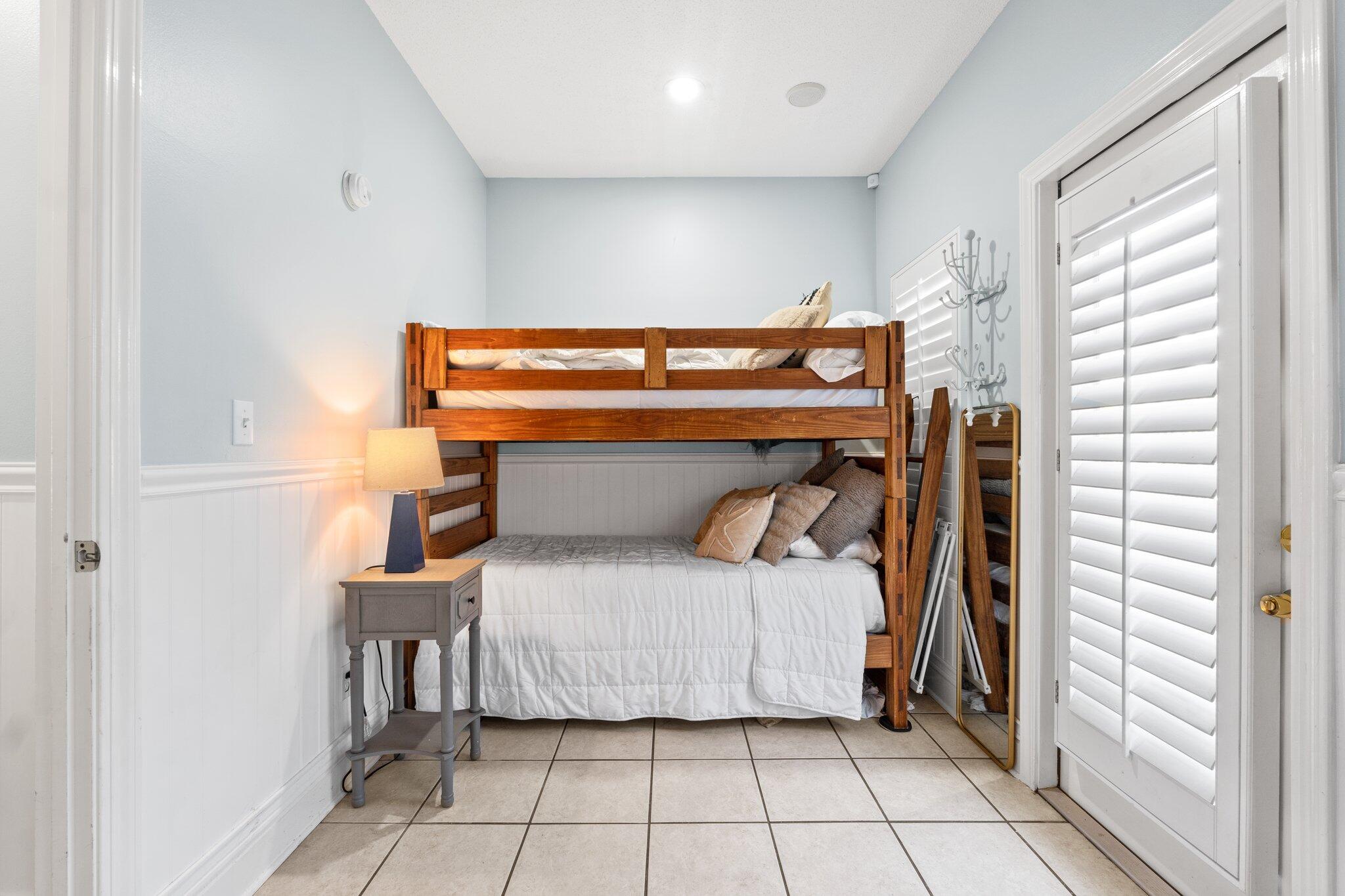 CRYSTAL SHORES - Residential