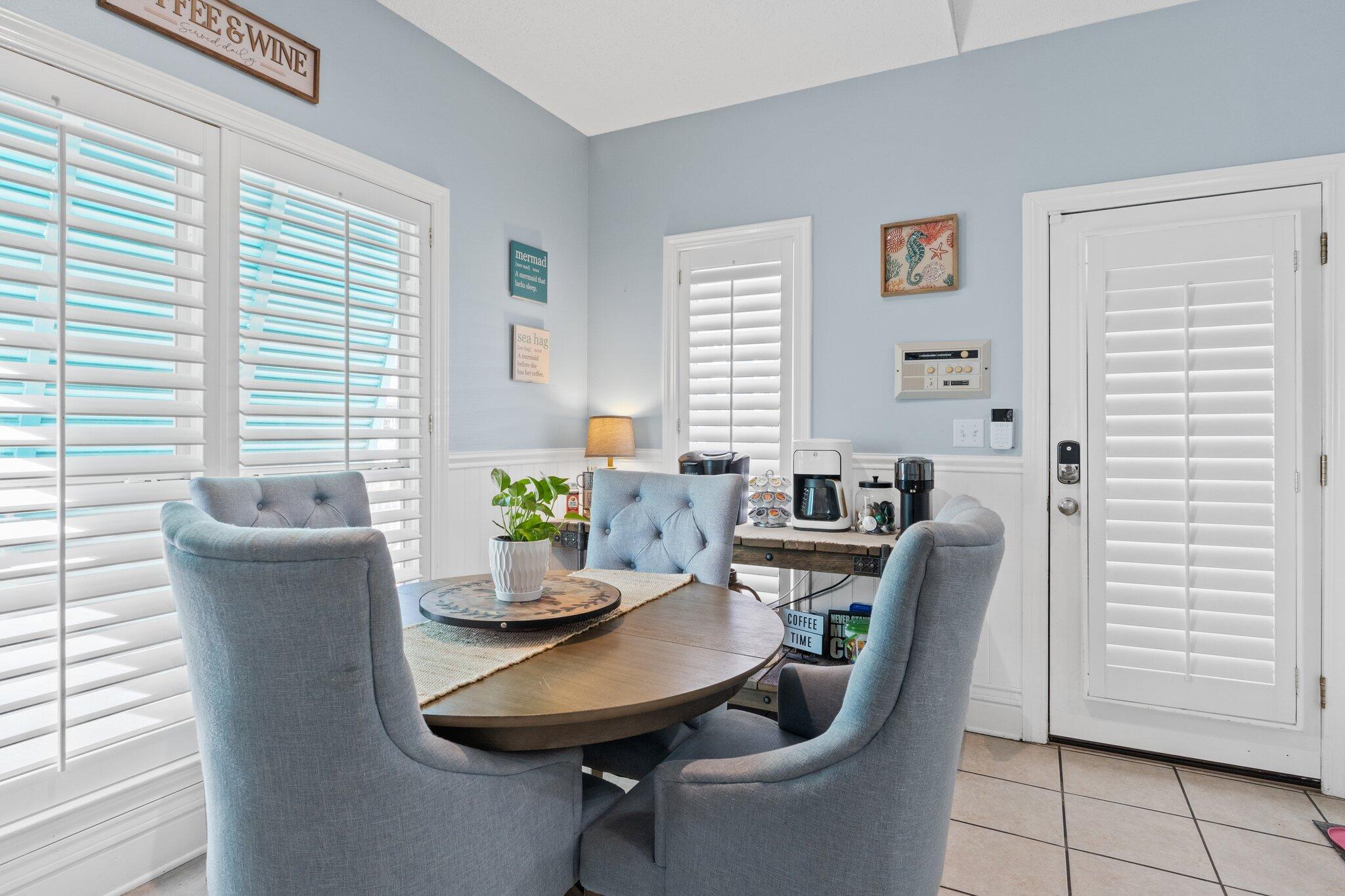 CRYSTAL SHORES - Residential