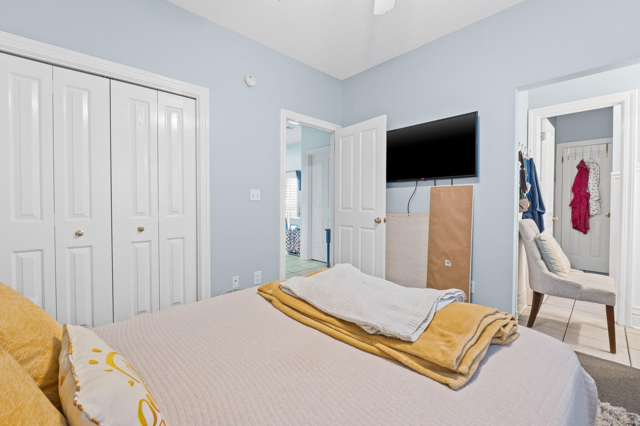 CRYSTAL SHORES - Residential