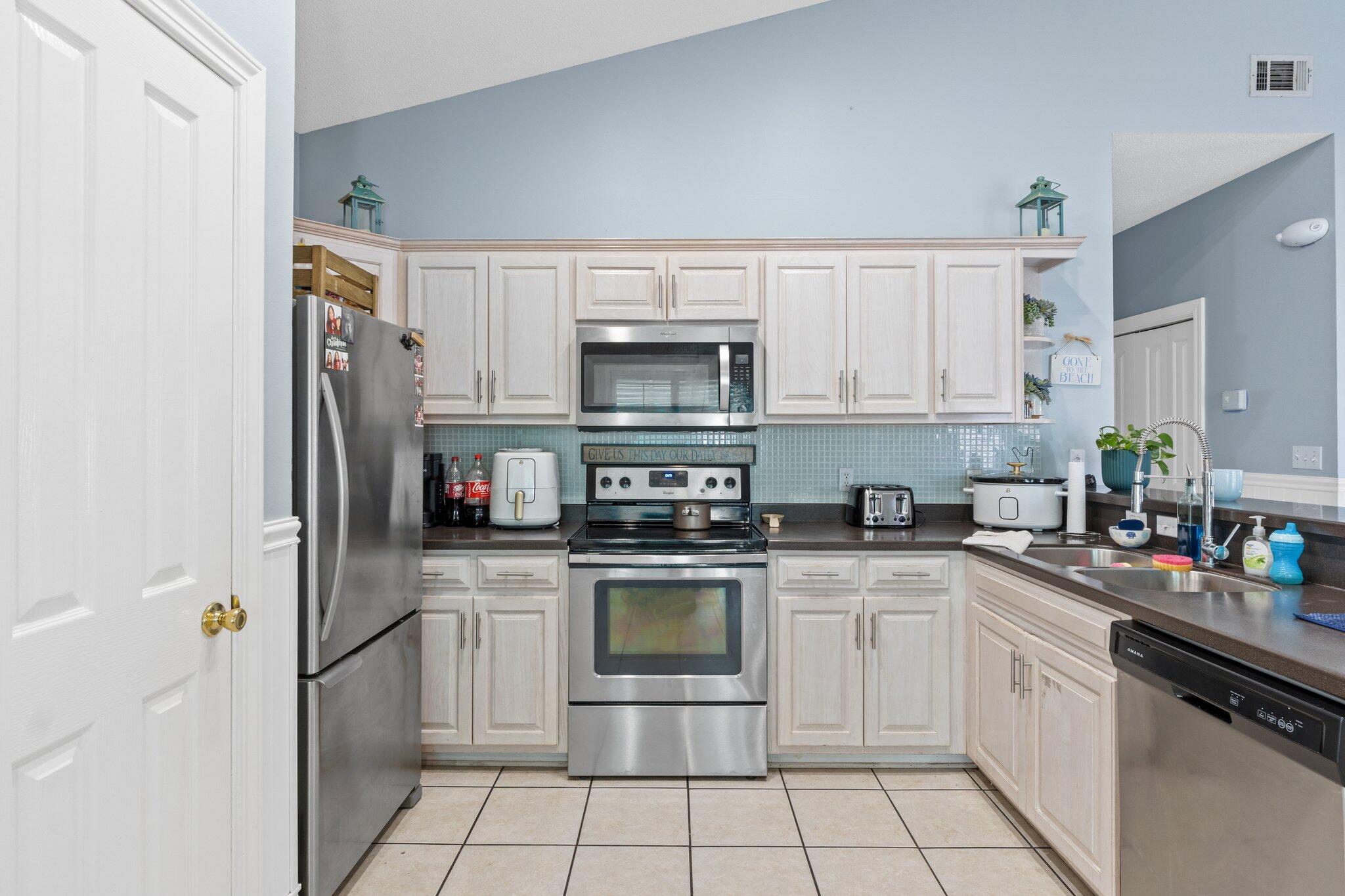CRYSTAL SHORES - Residential