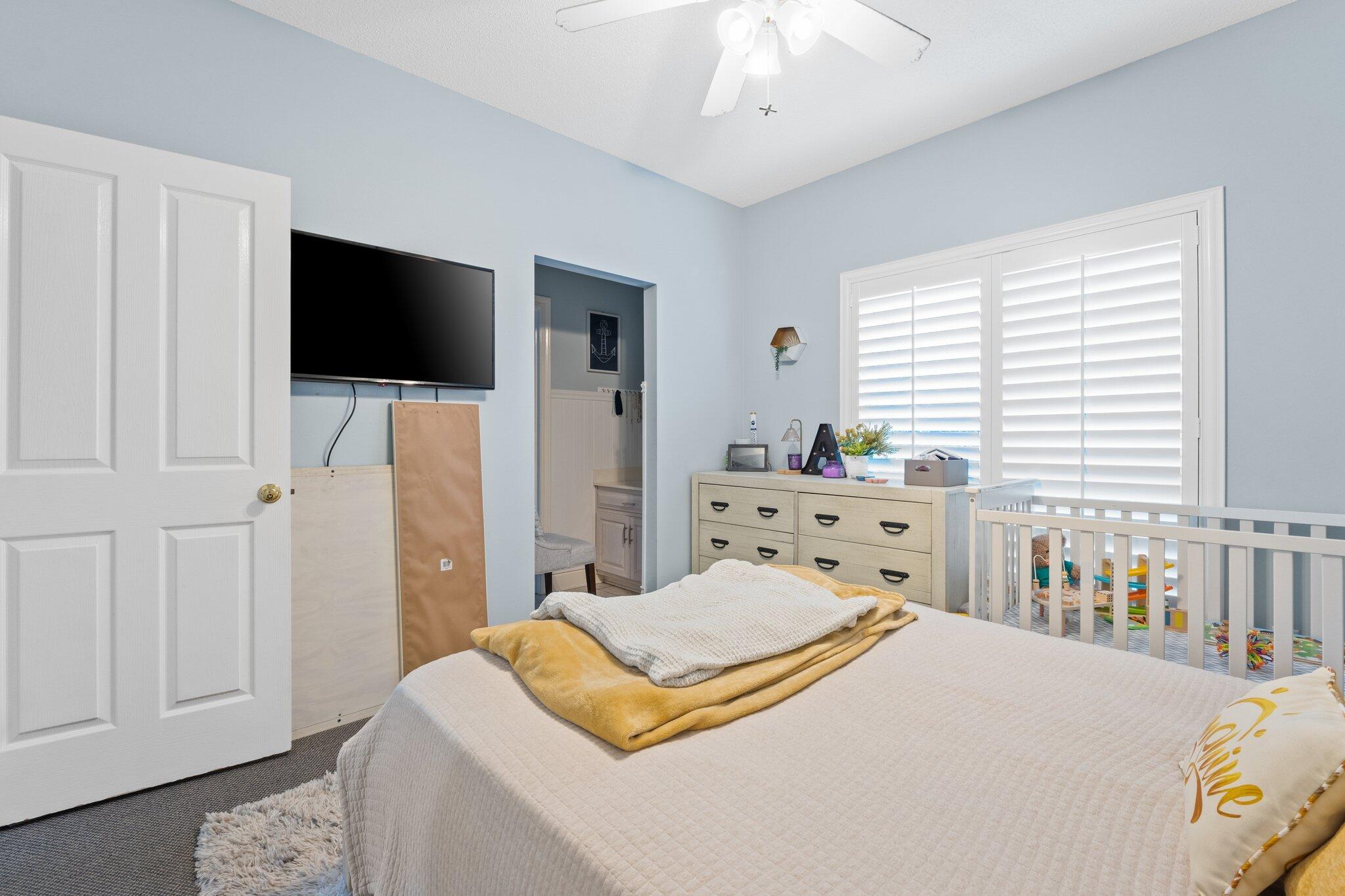 CRYSTAL SHORES - Residential