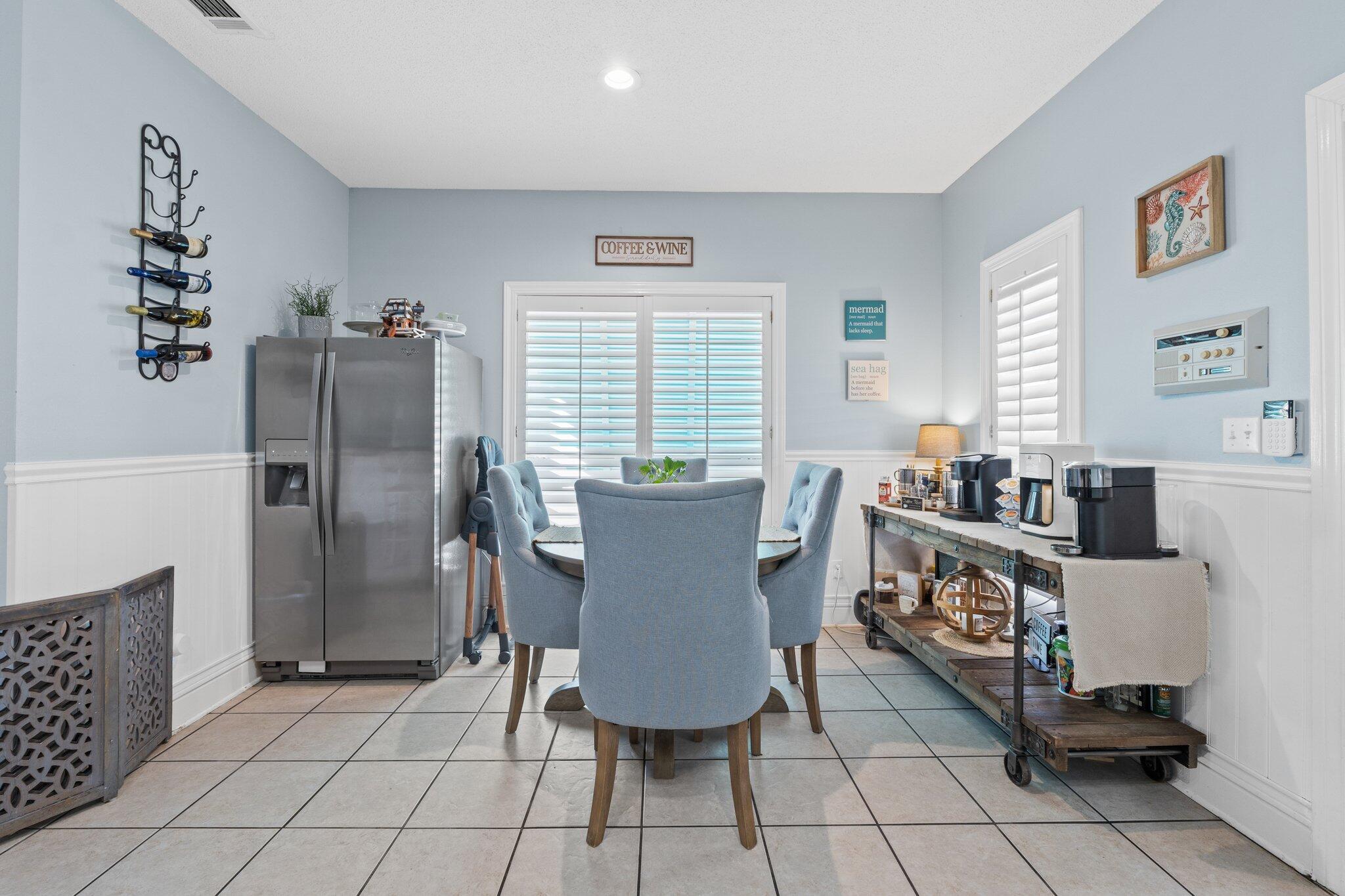 CRYSTAL SHORES - Residential