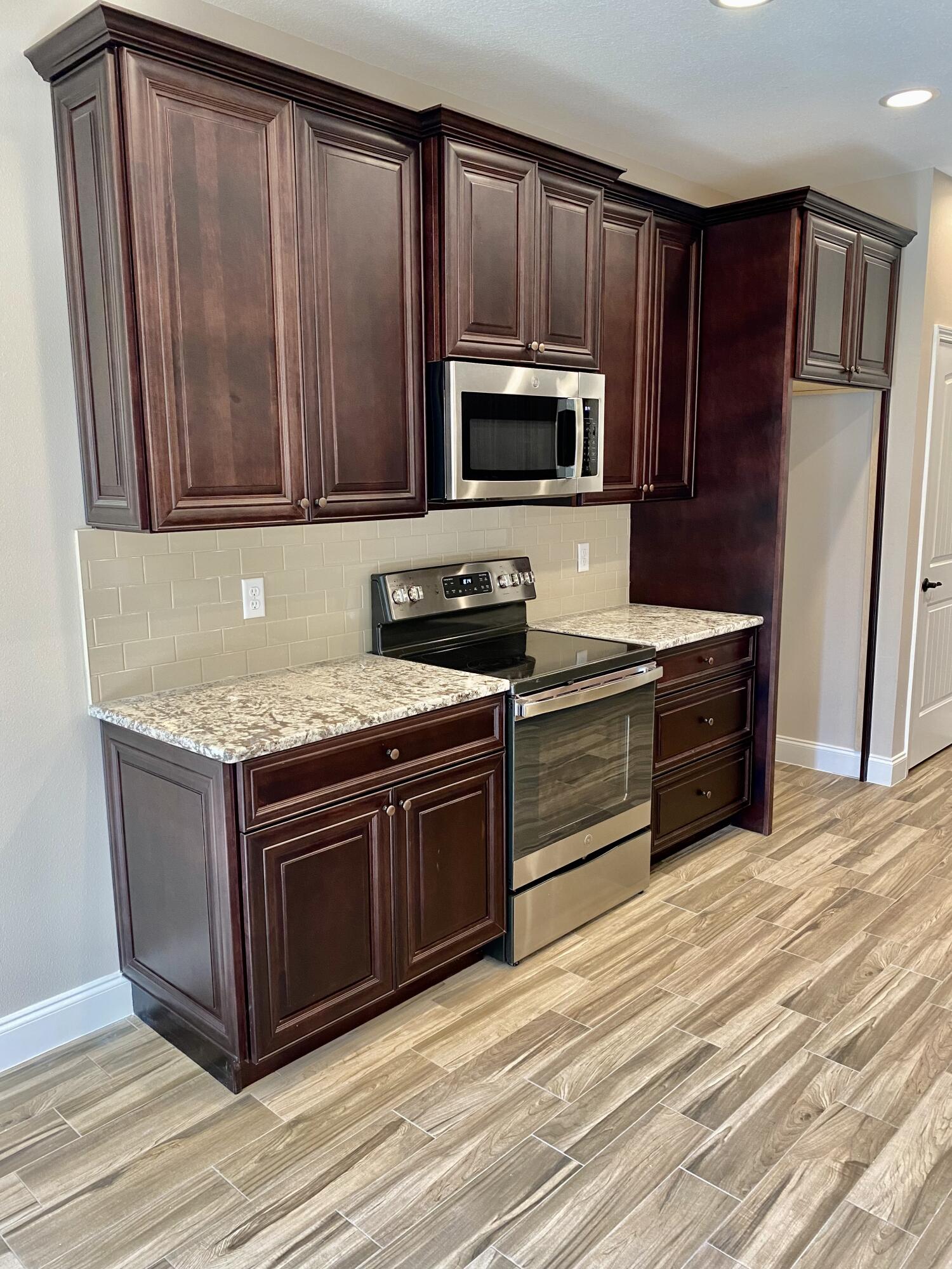 MCKENZIE MEADOWS - Residential