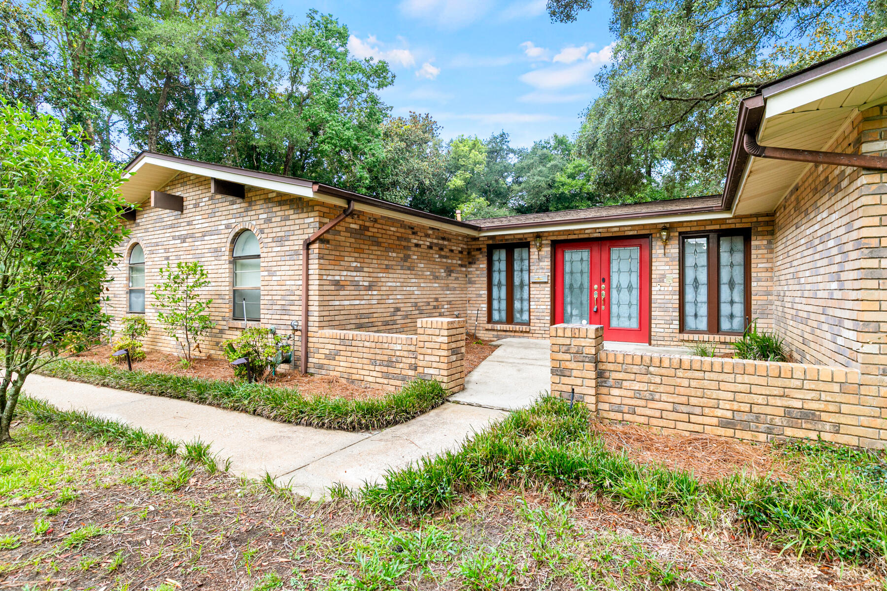 COUNTRY CLUB ESTATES - Residential