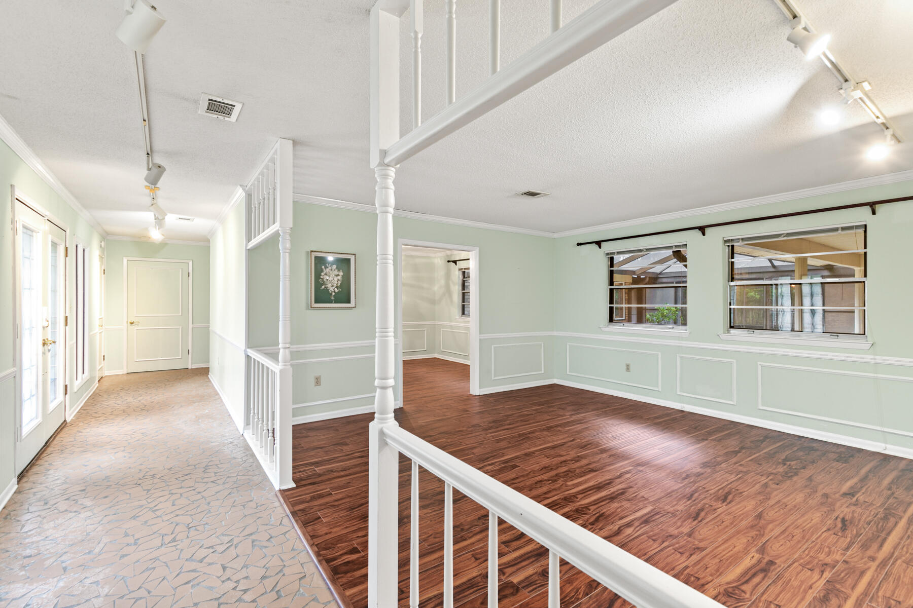 COUNTRY CLUB ESTATES - Residential