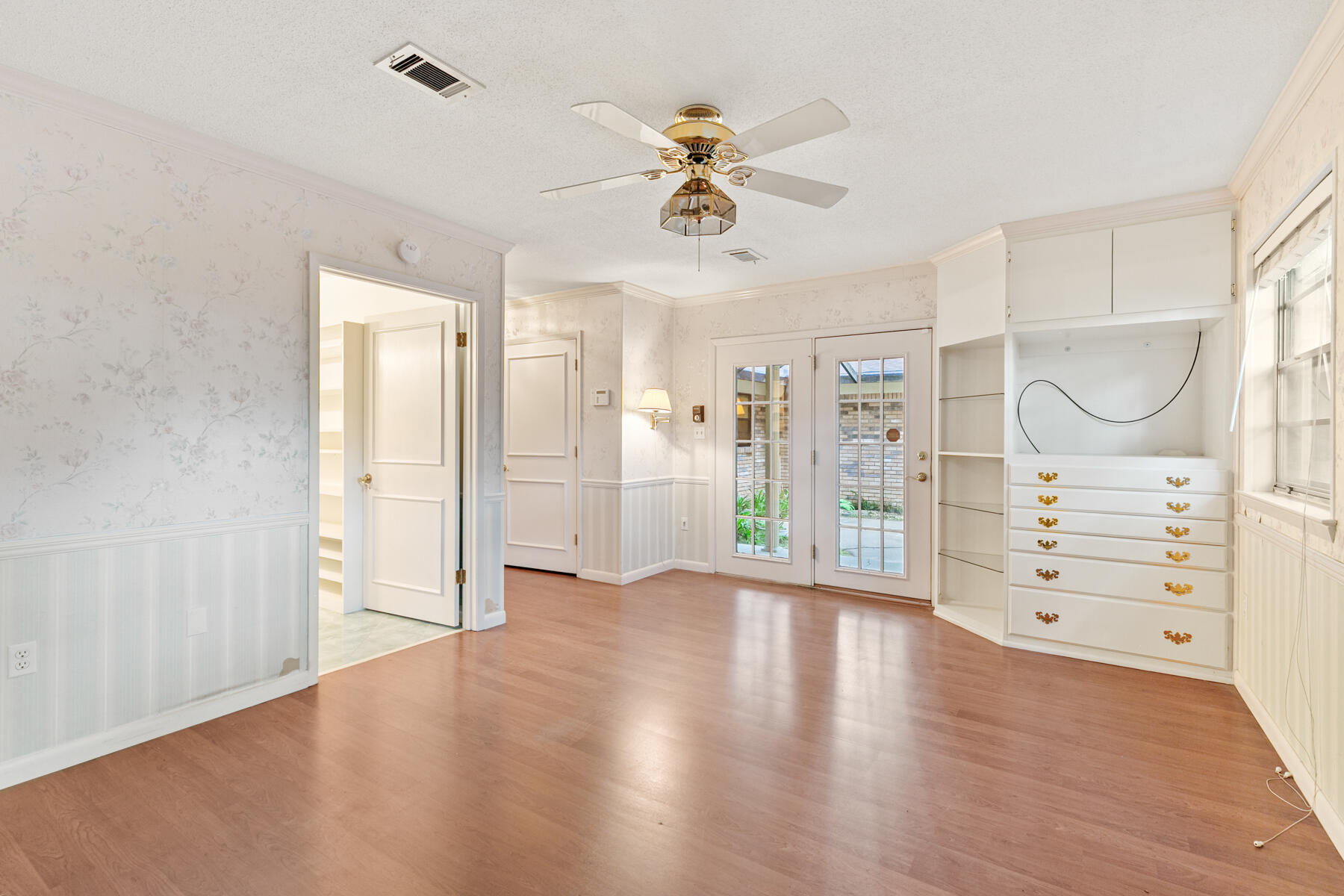 COUNTRY CLUB ESTATES - Residential