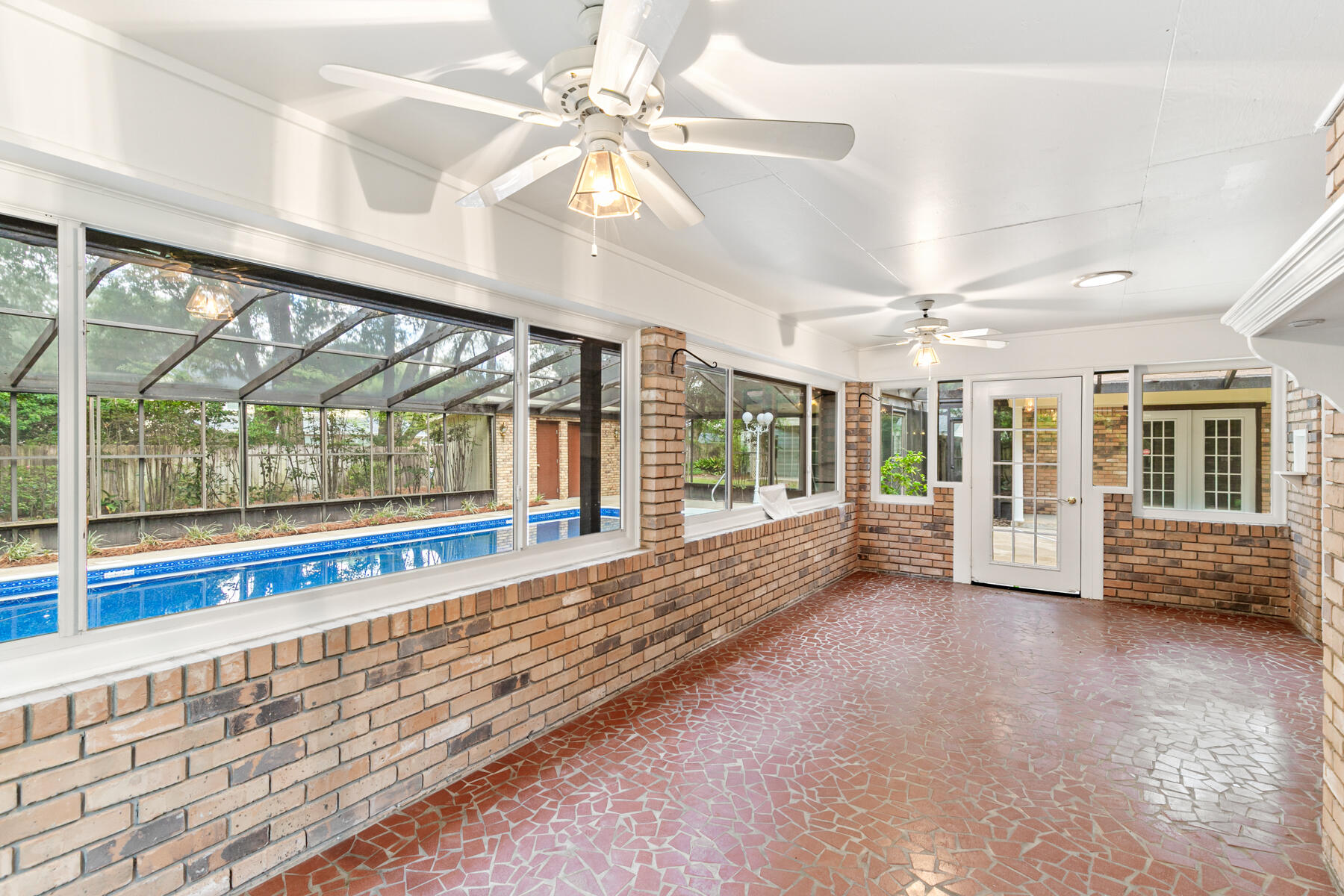 COUNTRY CLUB ESTATES - Residential