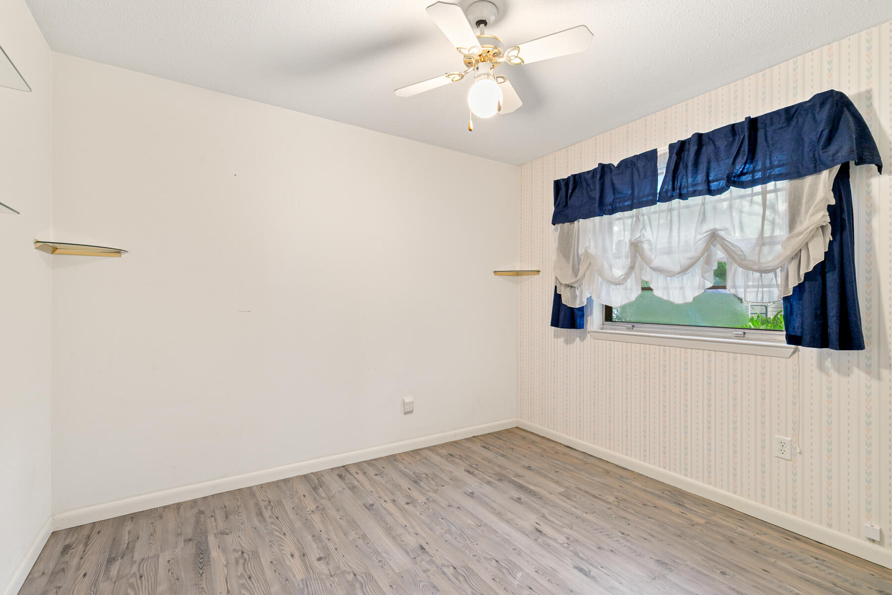 COUNTRY CLUB ESTATES - Residential