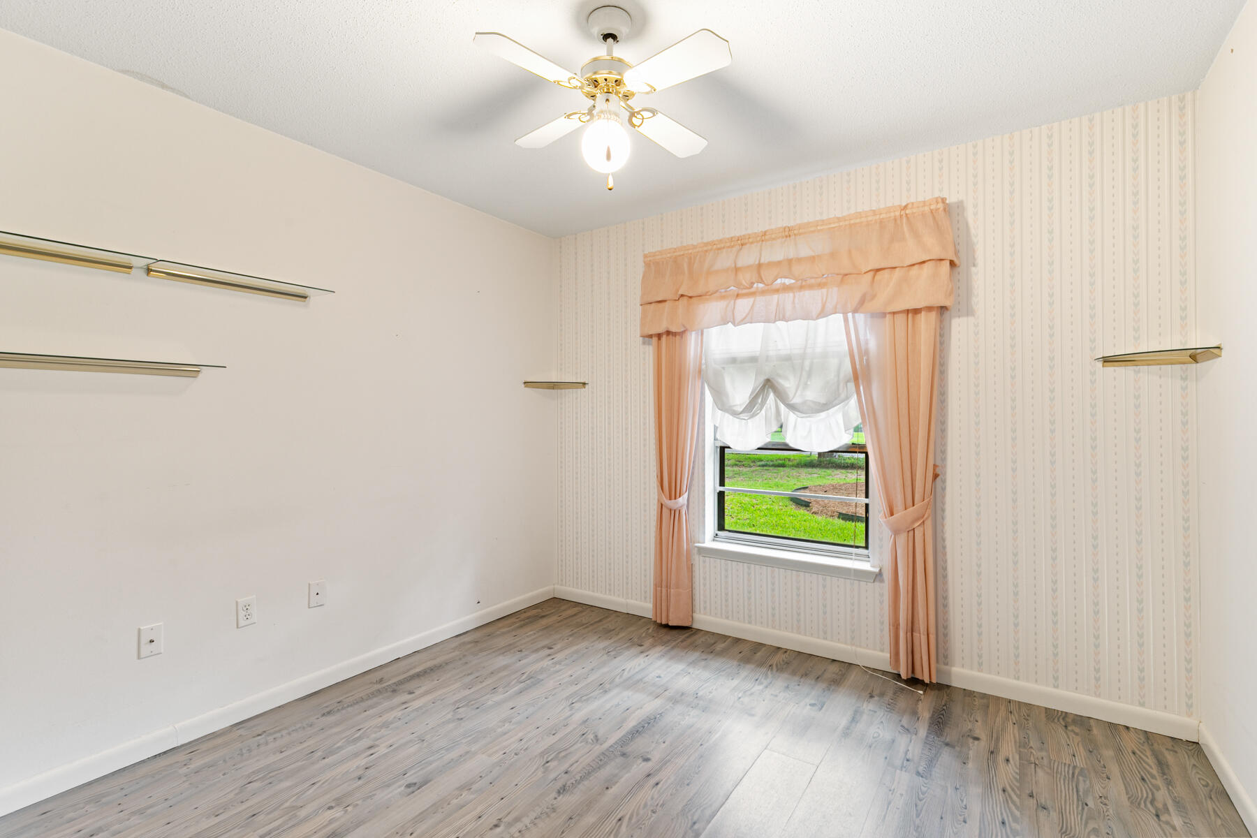 COUNTRY CLUB ESTATES - Residential