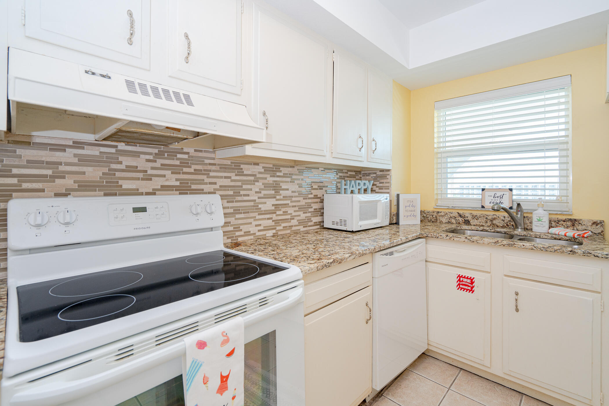 EL MATADOR CONDO - Residential