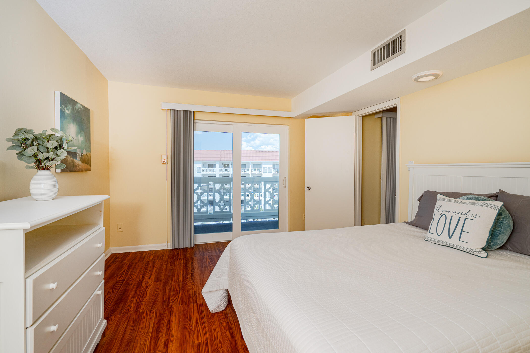 EL MATADOR CONDO - Residential