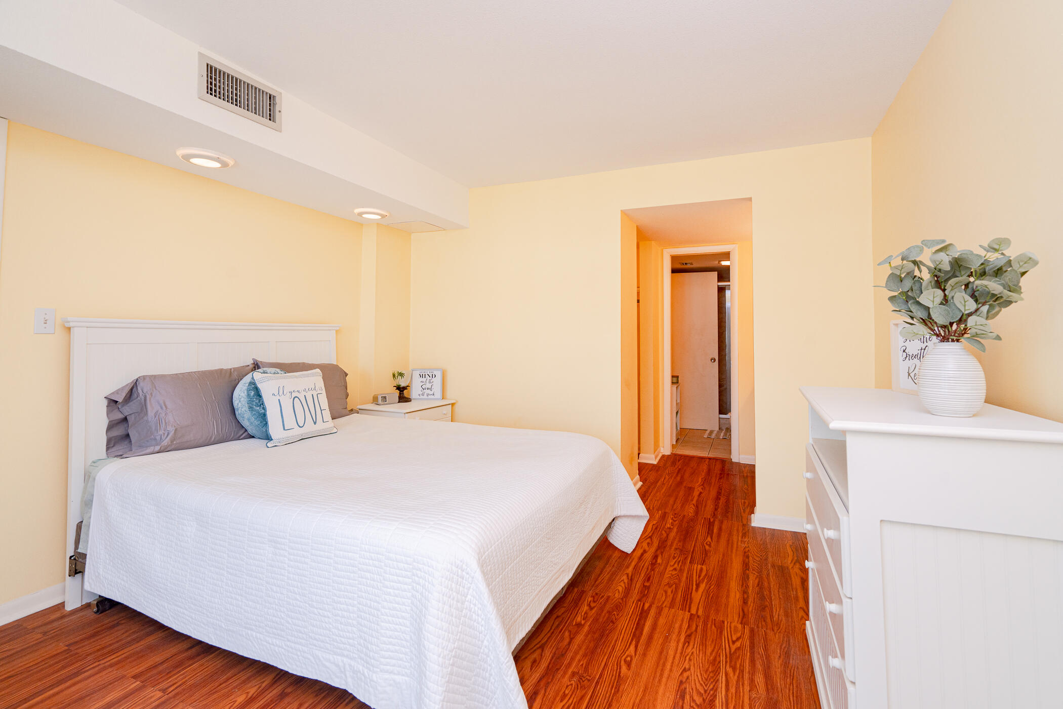 EL MATADOR CONDO - Residential