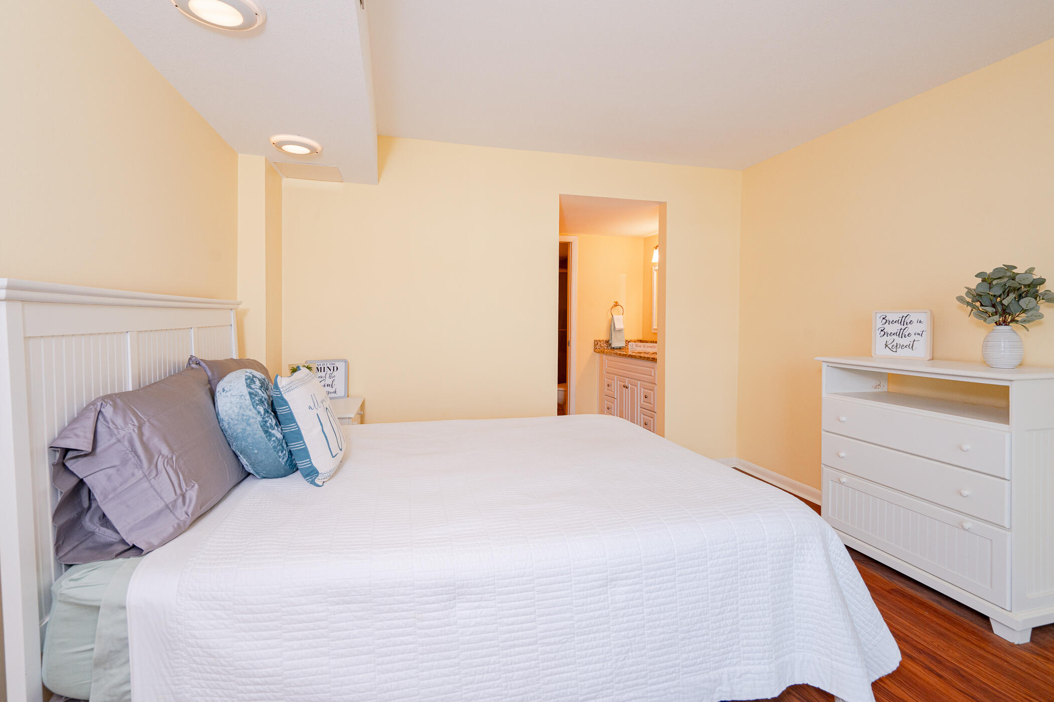 EL MATADOR CONDO - Residential