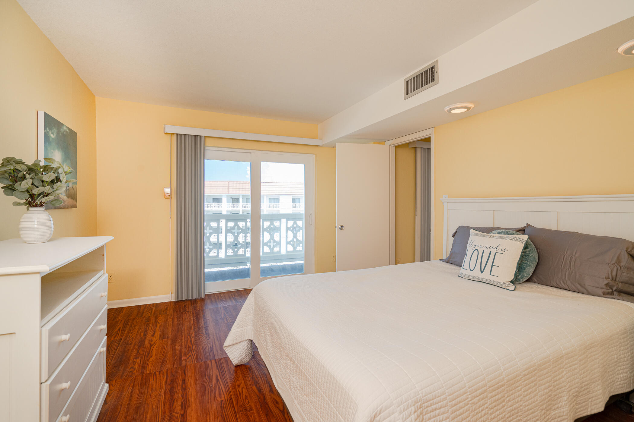 EL MATADOR CONDO - Residential