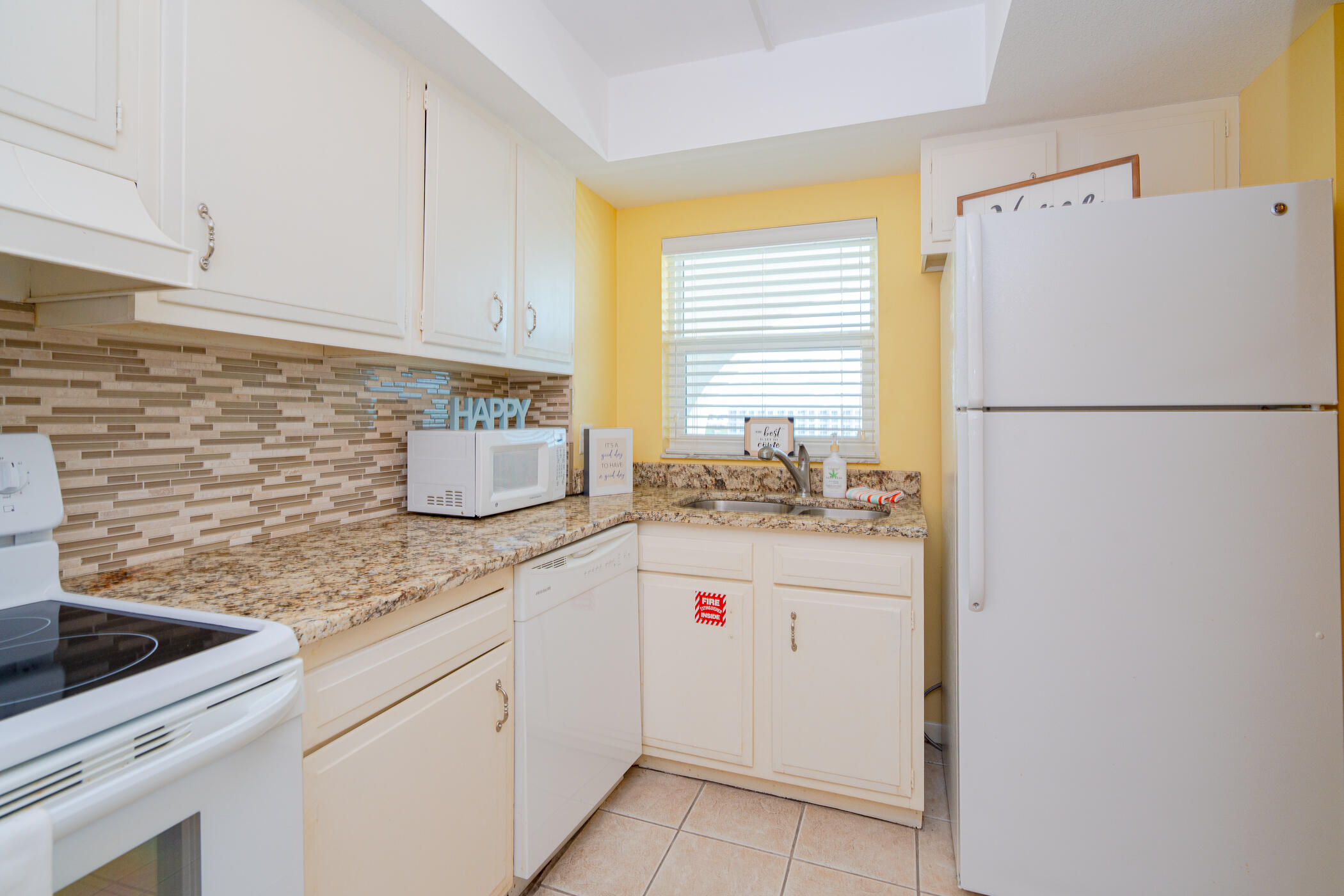 EL MATADOR CONDO - Residential