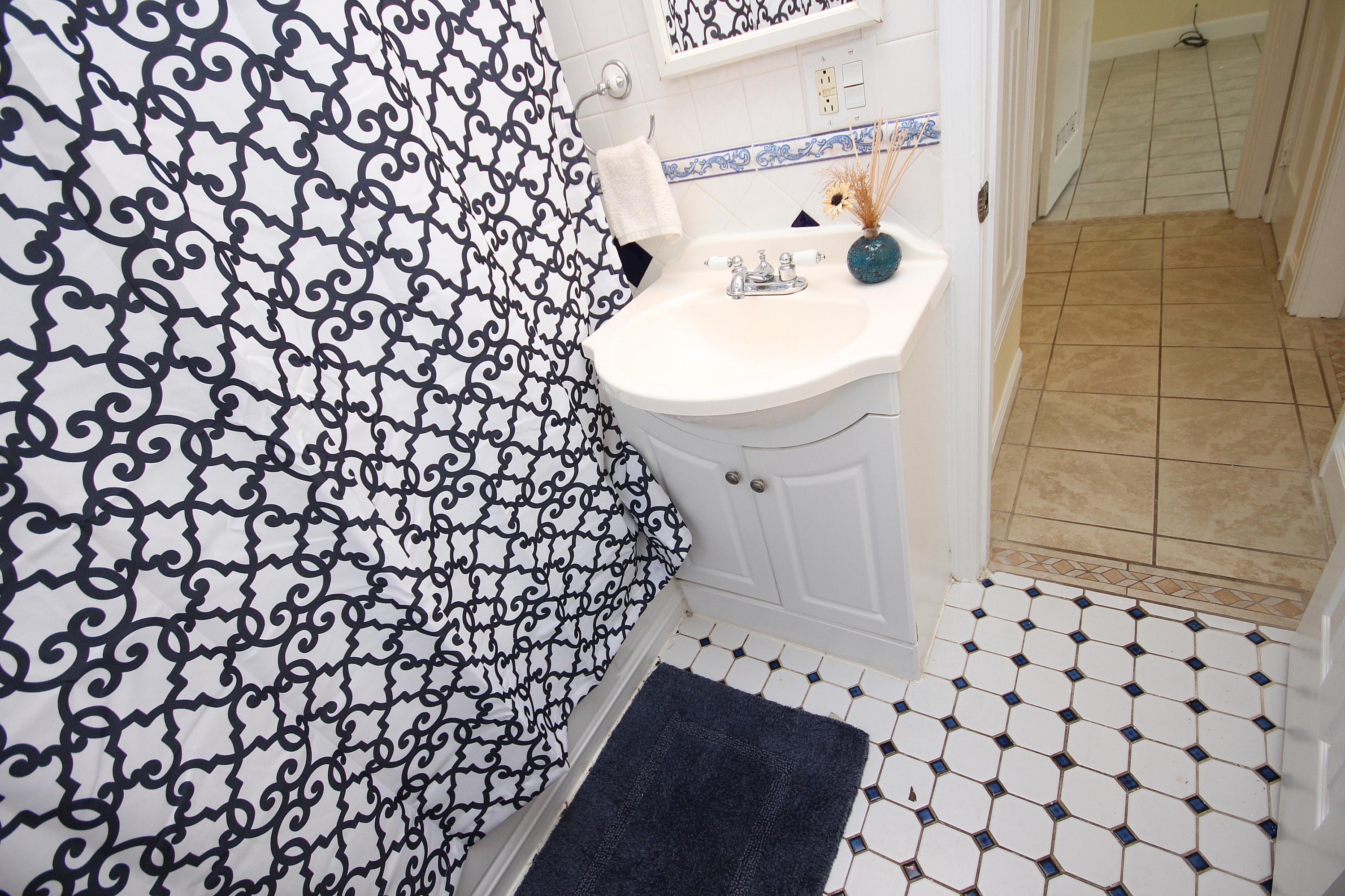 ELLIOTTS POINT 4TH ADDN - Residential