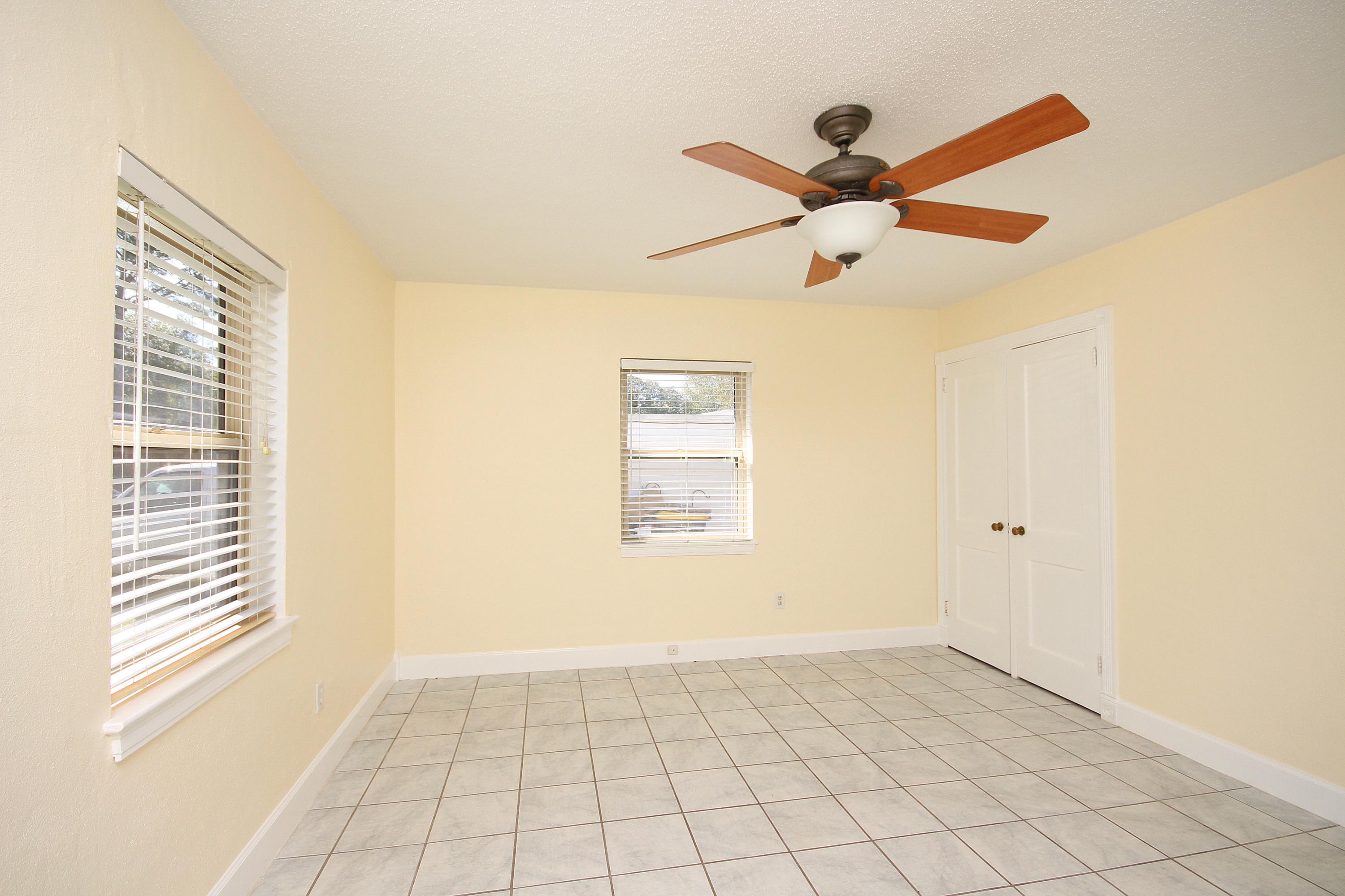 ELLIOTTS POINT 4TH ADDN - Residential