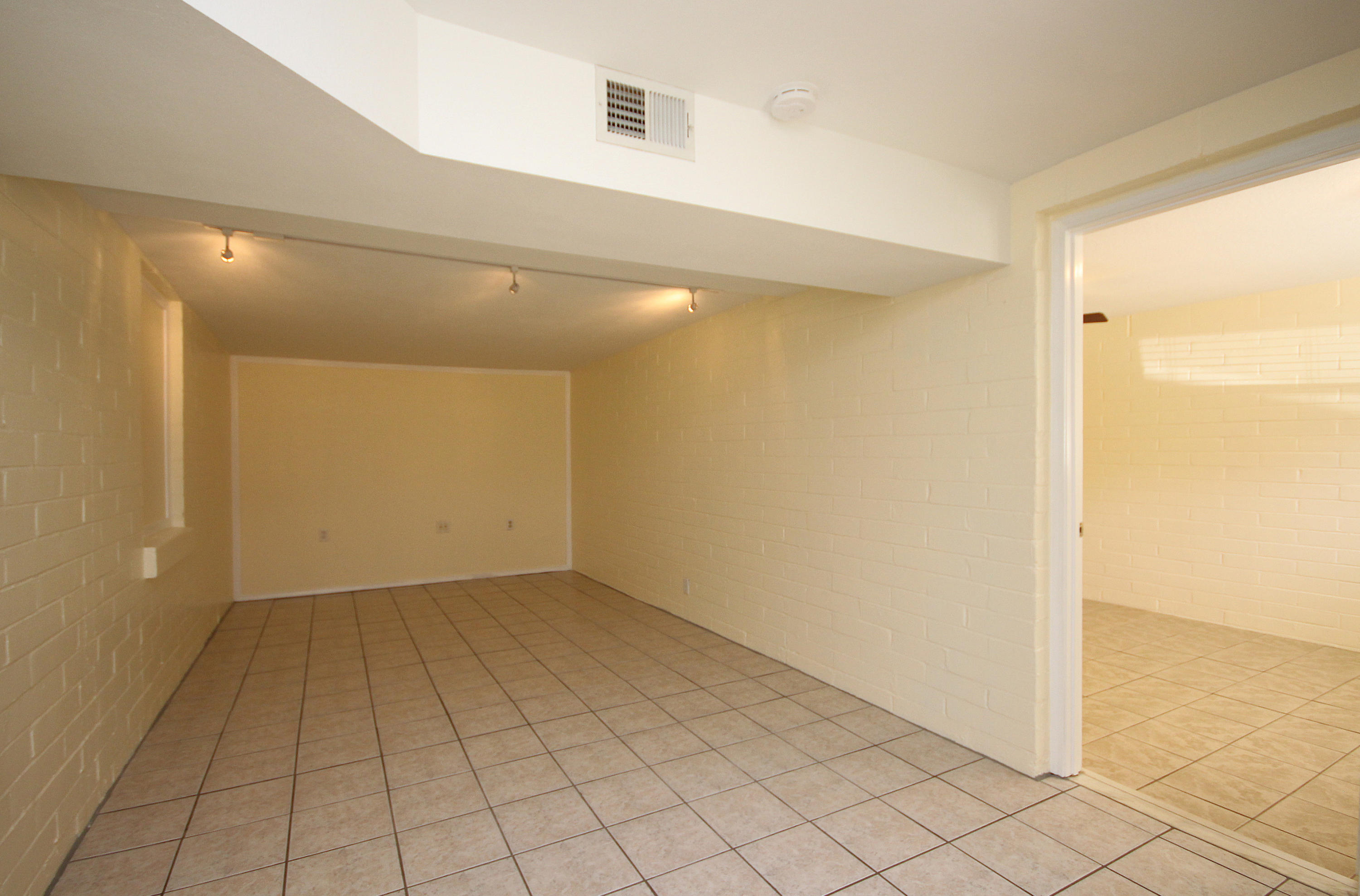 ELLIOTTS POINT 4TH ADDN - Residential