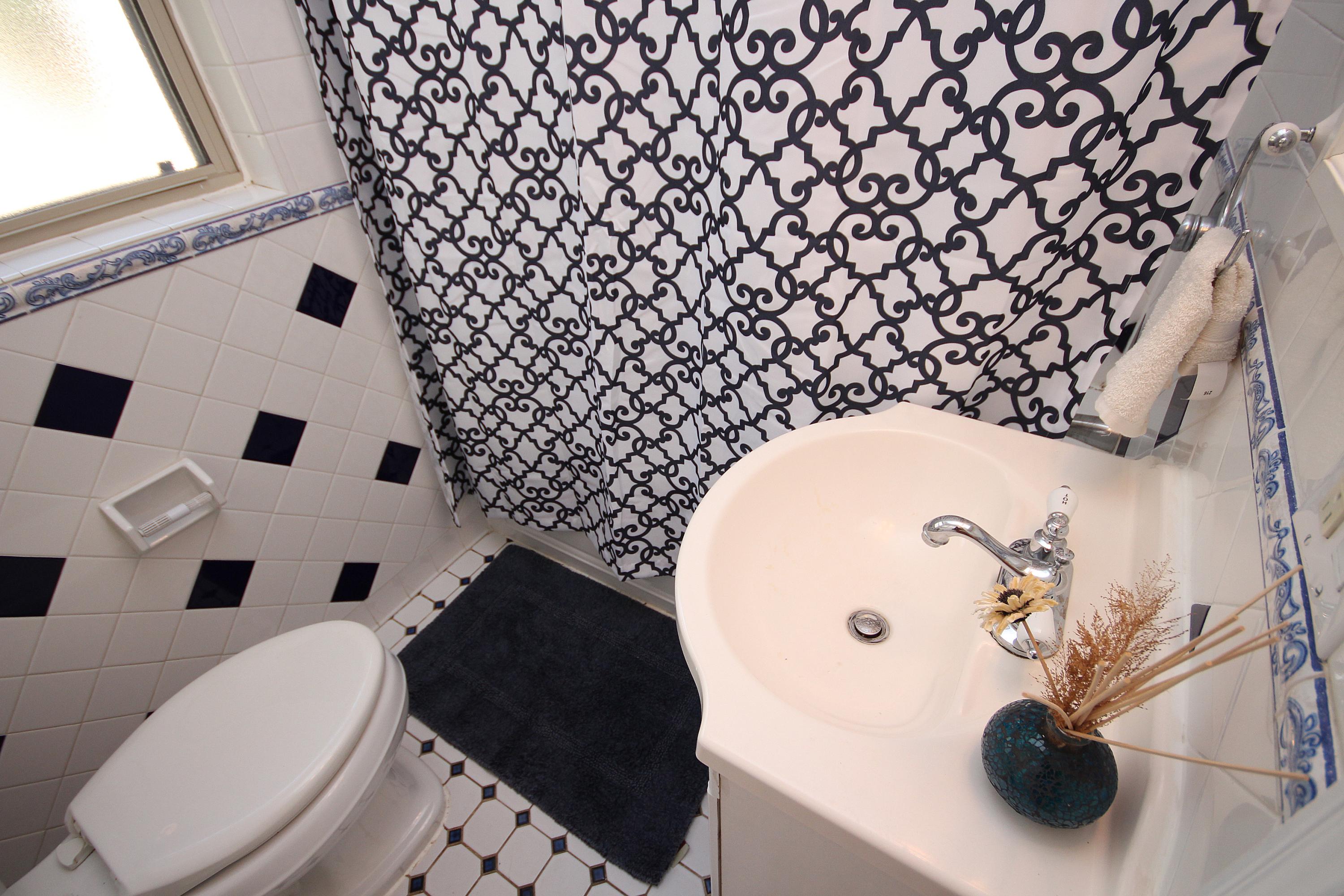 ELLIOTTS POINT 4TH ADDN - Residential