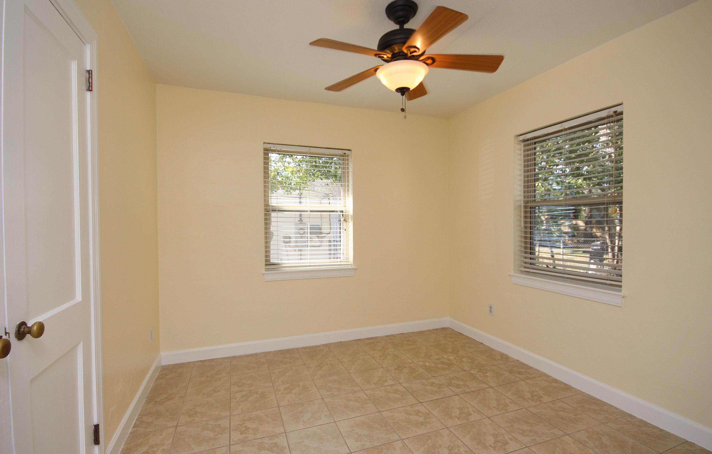 ELLIOTTS POINT 4TH ADDN - Residential