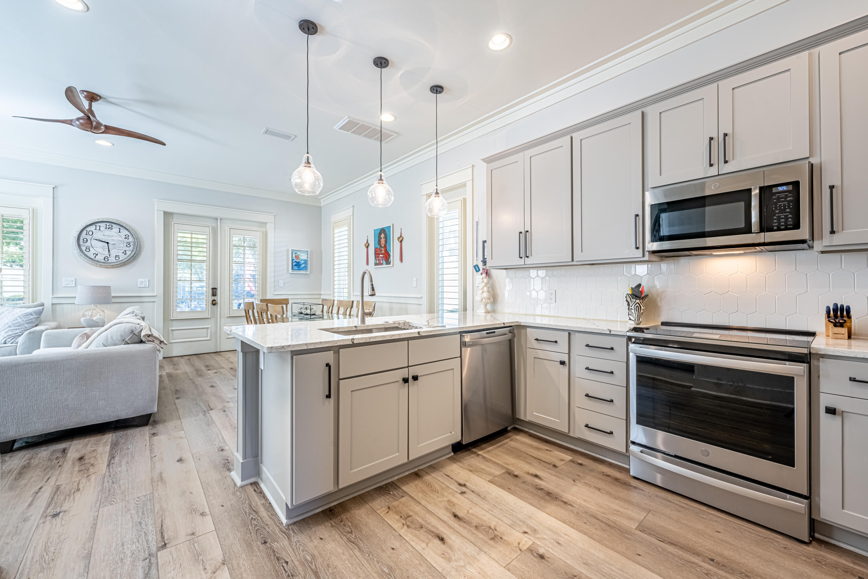 BUNGALOS AT SANDESTIN - Residential Lease