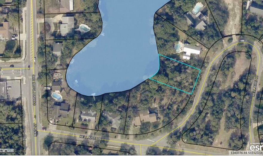 Lakefront lots in Destin are a rare find. Take advantage of this rare opportunity. No HOA dues and located in Kell-Aire Gardens. You'll love the views from your new home overlooking Destin's largest freshwater lake. 100 feet on the water will provide you with picturesque views of this gorgeous lake. Recent survey on file. Don't miss out on this one of a kind lot.