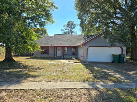 Photo of 404 Brown Place, Crestview, FL 32539 (MLS # 991394)