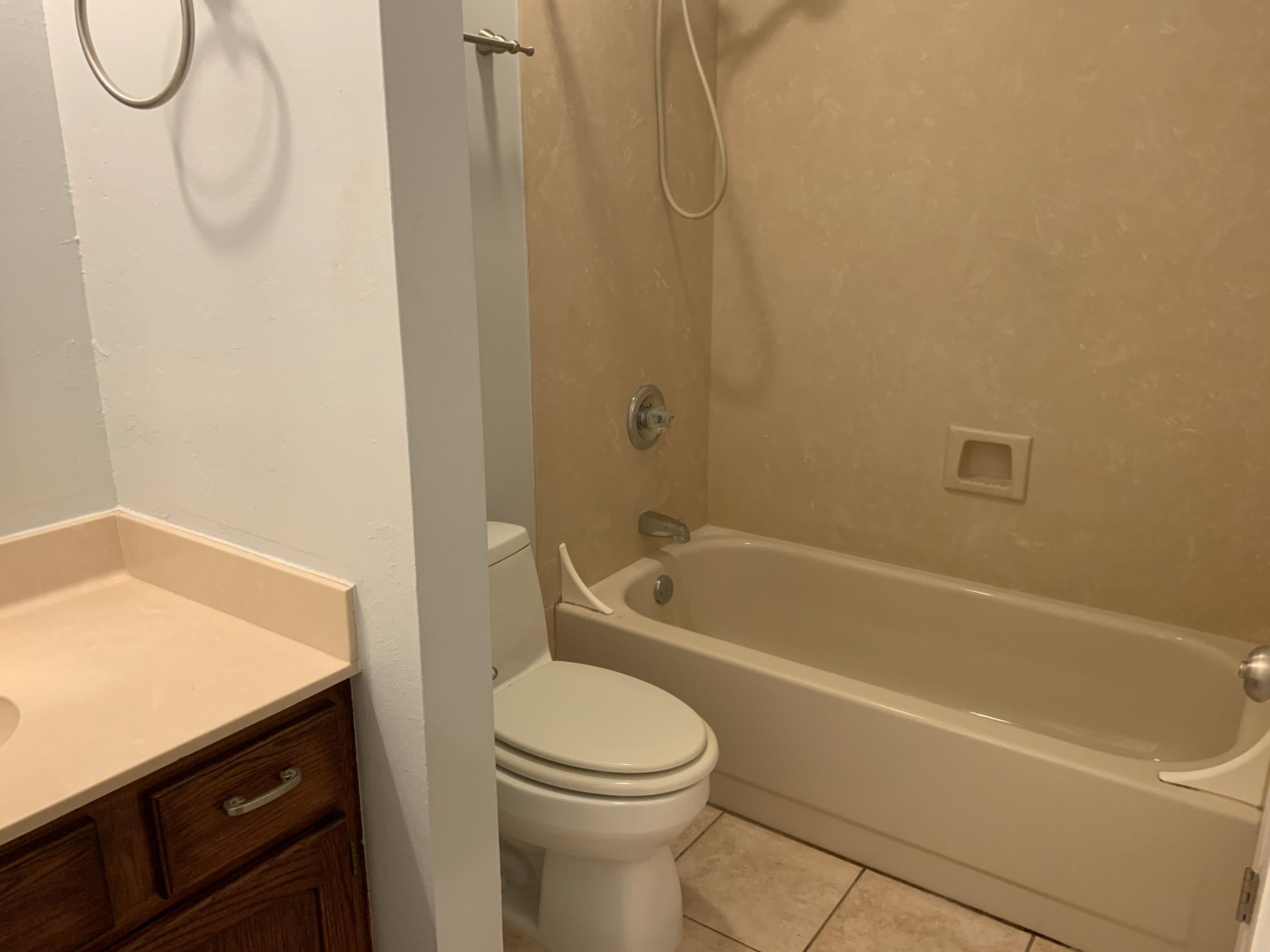 VALP PINECREST 1 - Residential Lease