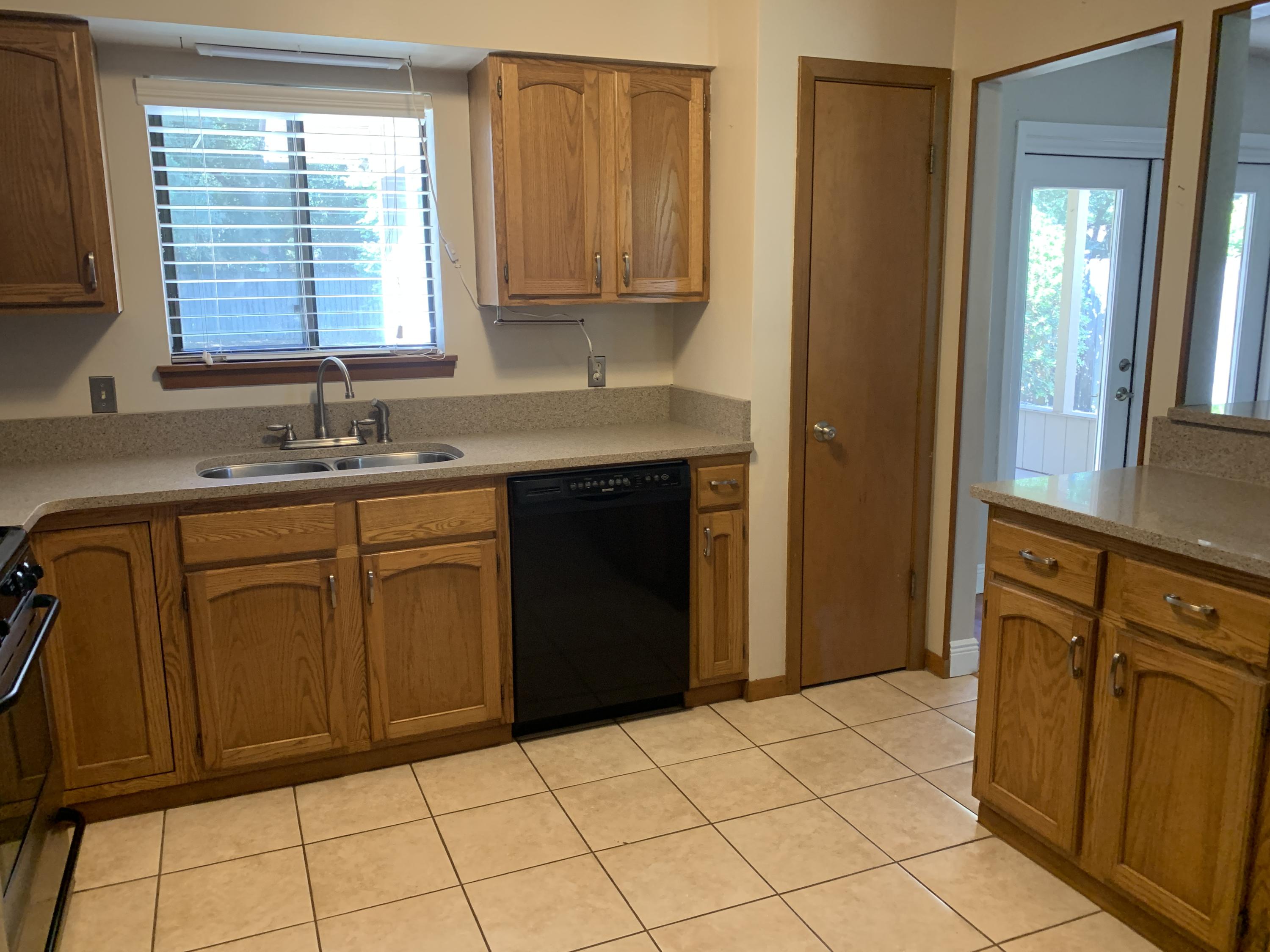 VALP PINECREST 1 - Residential Lease