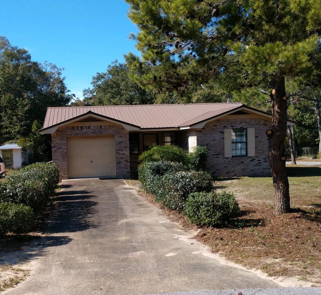 CALLING ALL INVESTORS! Cute fixer upper in Defuniak Springs. This 3 bedroom 1.5 bath needs updates and TLC but it is not far from ready! Would make a great income property or first-time home for the handy homeowner. Vacant and easy to show.